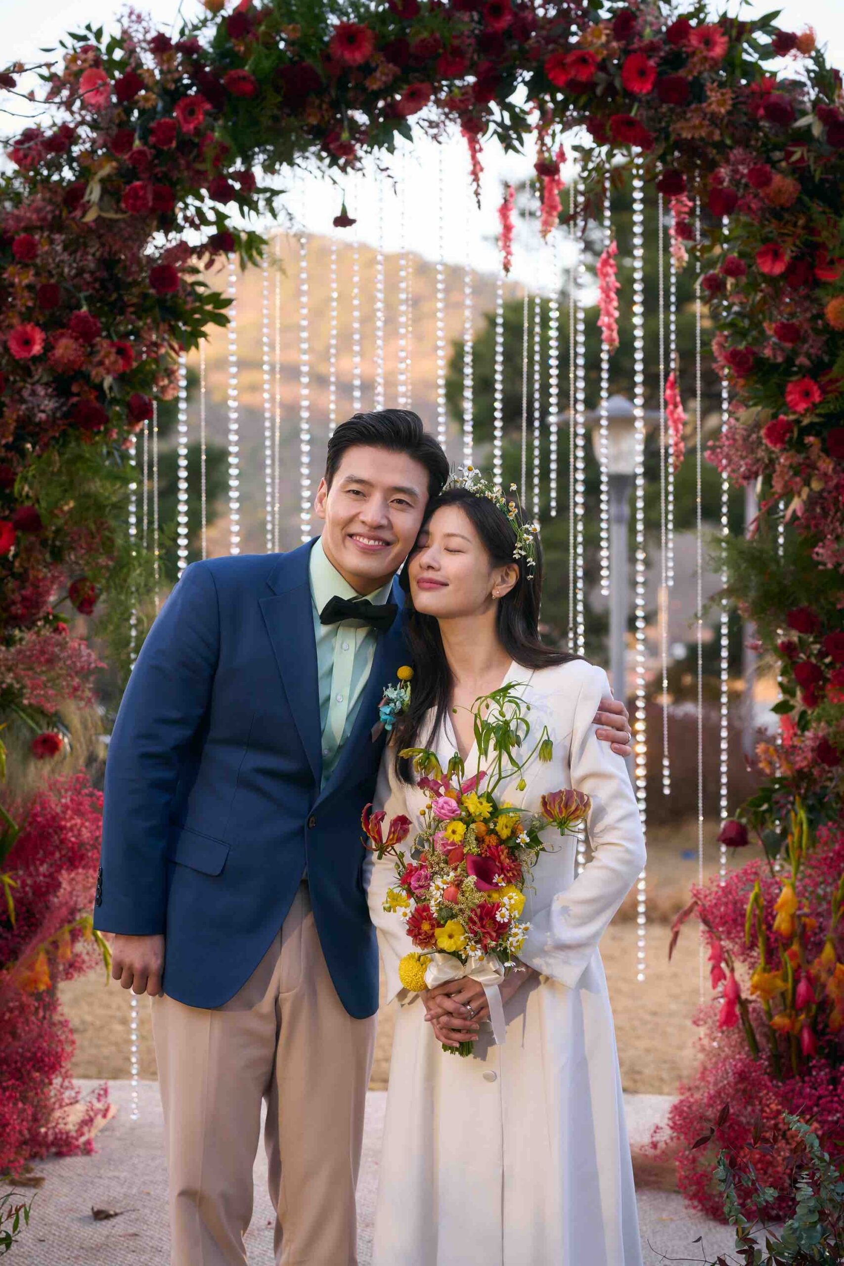 幸せいっぱいの結婚式なのに入場曲が不穏な未来を暗示『ラブリセット 30日後、離婚します』“30日後に離婚する夫婦”の結婚式シーン解禁