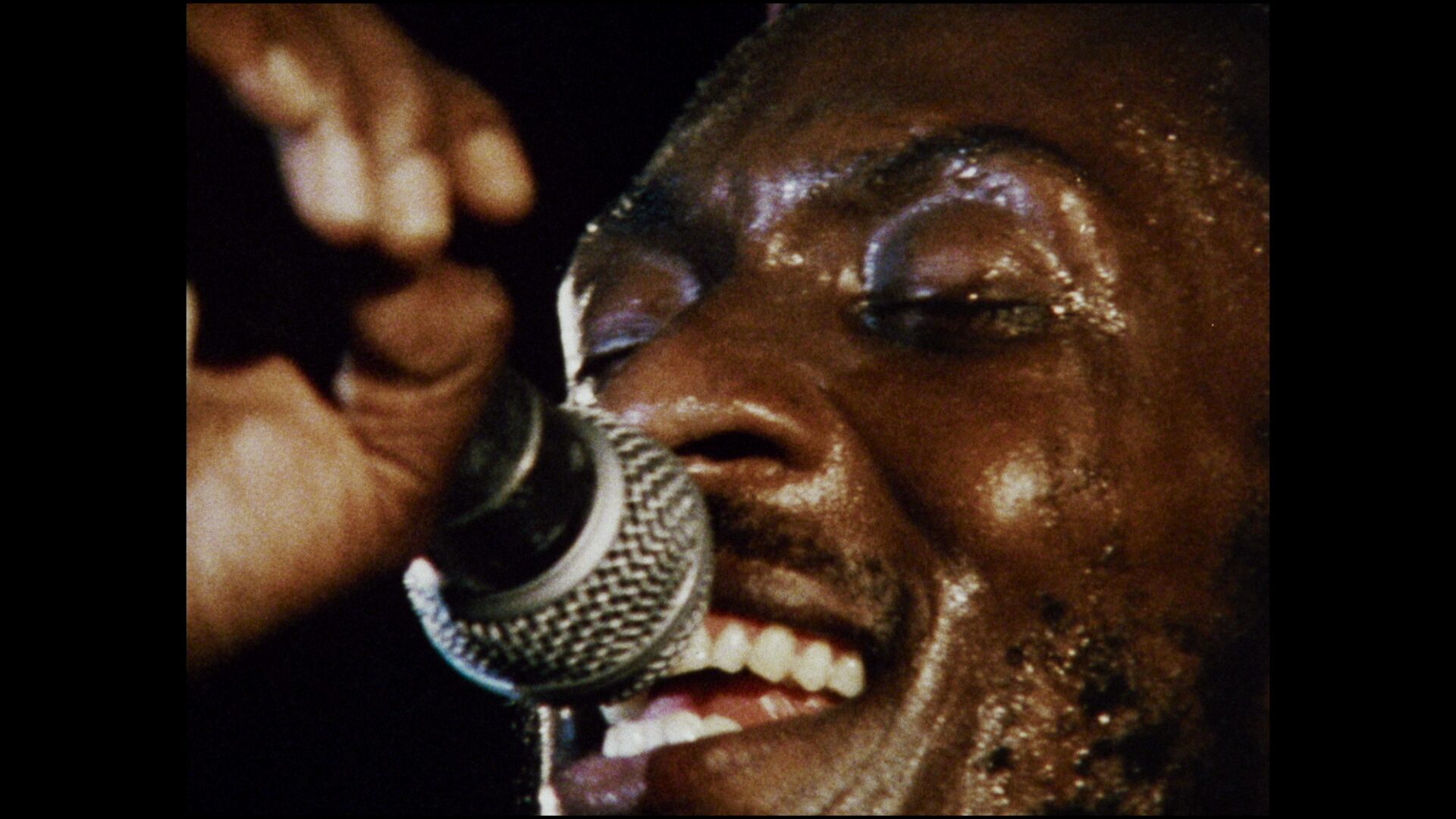 ジミー・クリフが自身の代表曲「遥かなる河」&「ハーダー・ゼイ・カム」を熱唱!『ボンゴマン ジミー・クリフ』本編映像解禁