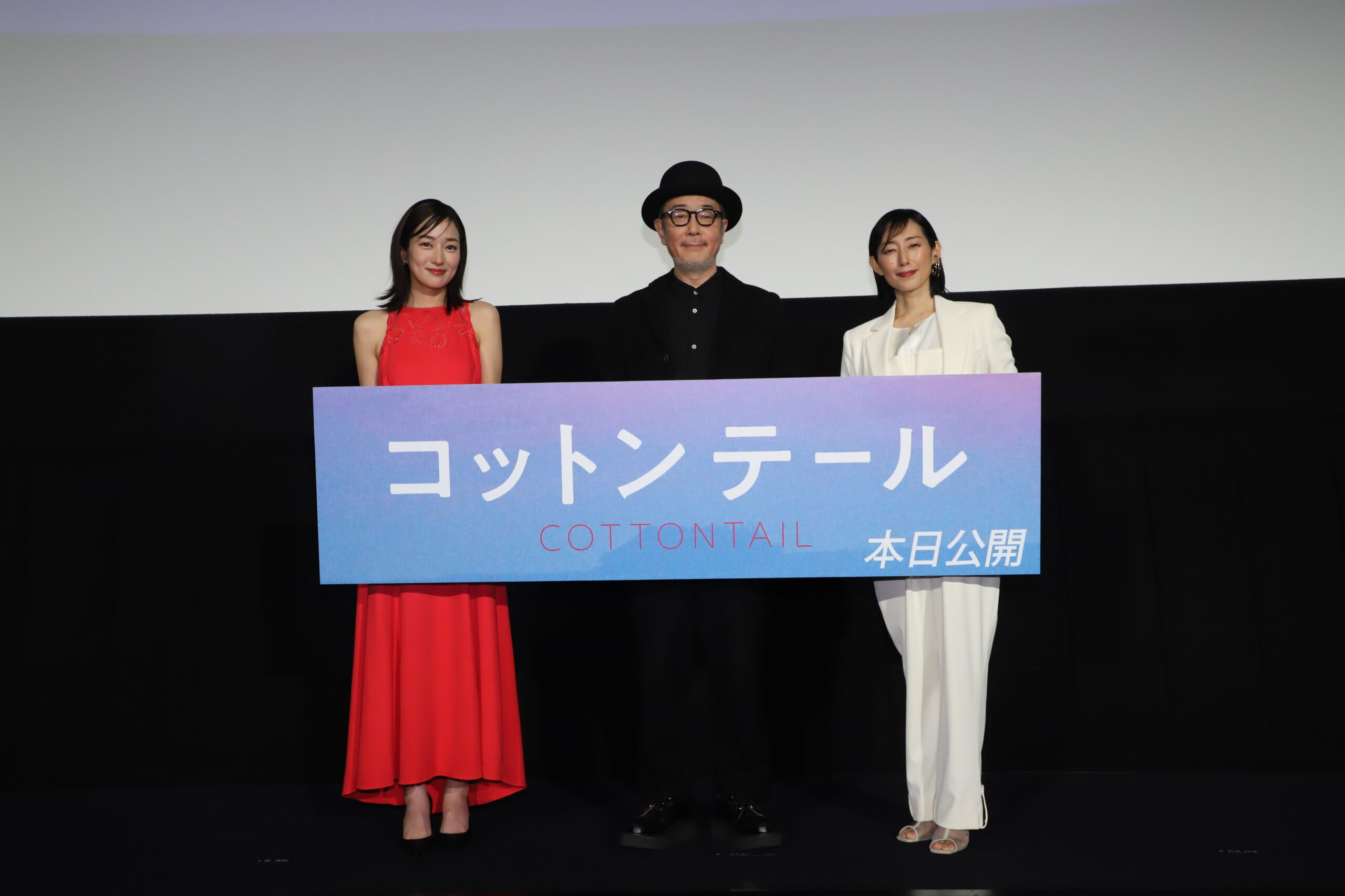 『コットンテール』初日舞台挨拶にリリー・フランキー、木村多江、高梨臨が登壇 3人にとって映画のテーマである“家族”とは?