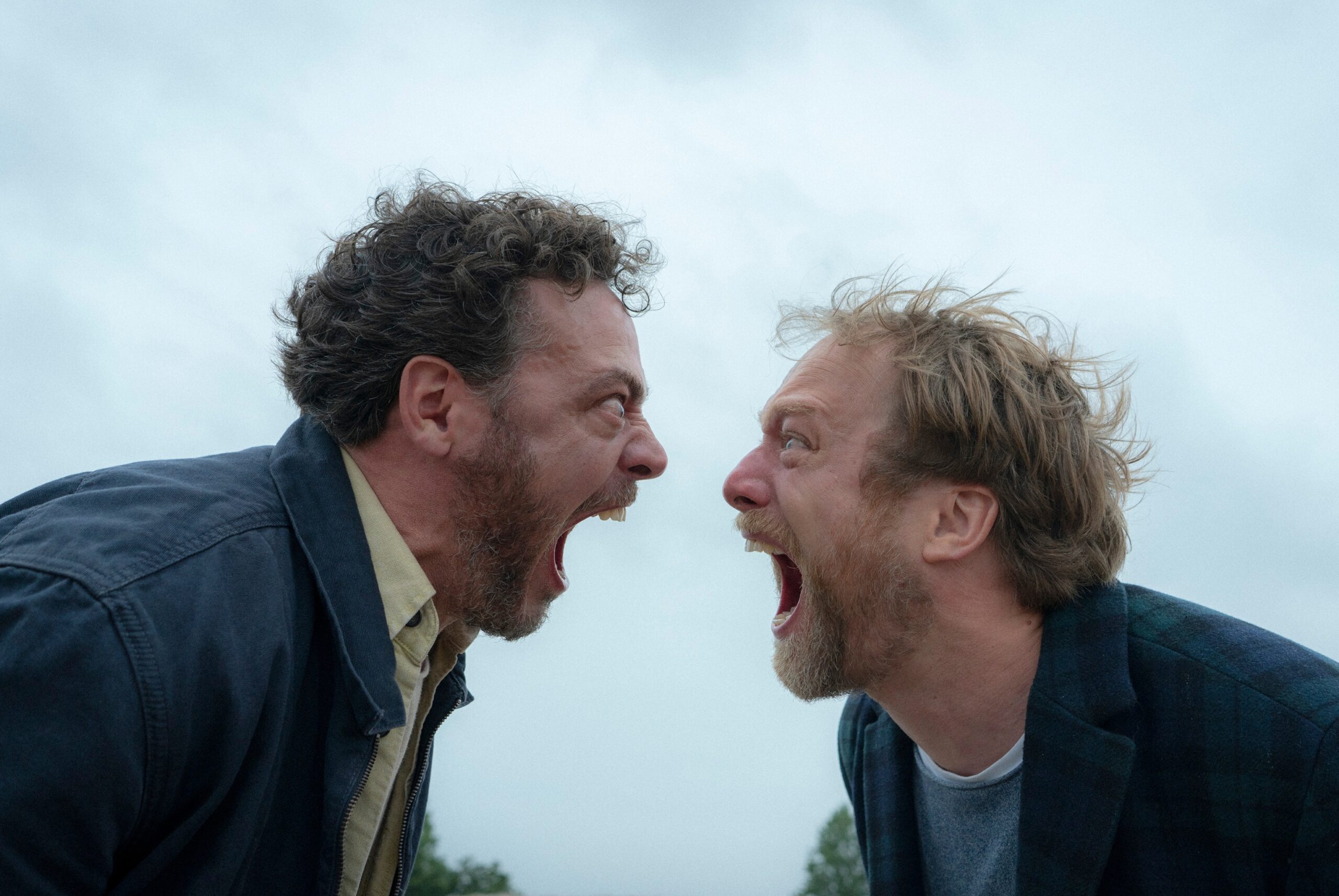 旅先で出会った親切な家族の“おもてなし”は何かがおかしい――想像を絶するラストに世界が震撼した『胸騒ぎ』予告編解禁