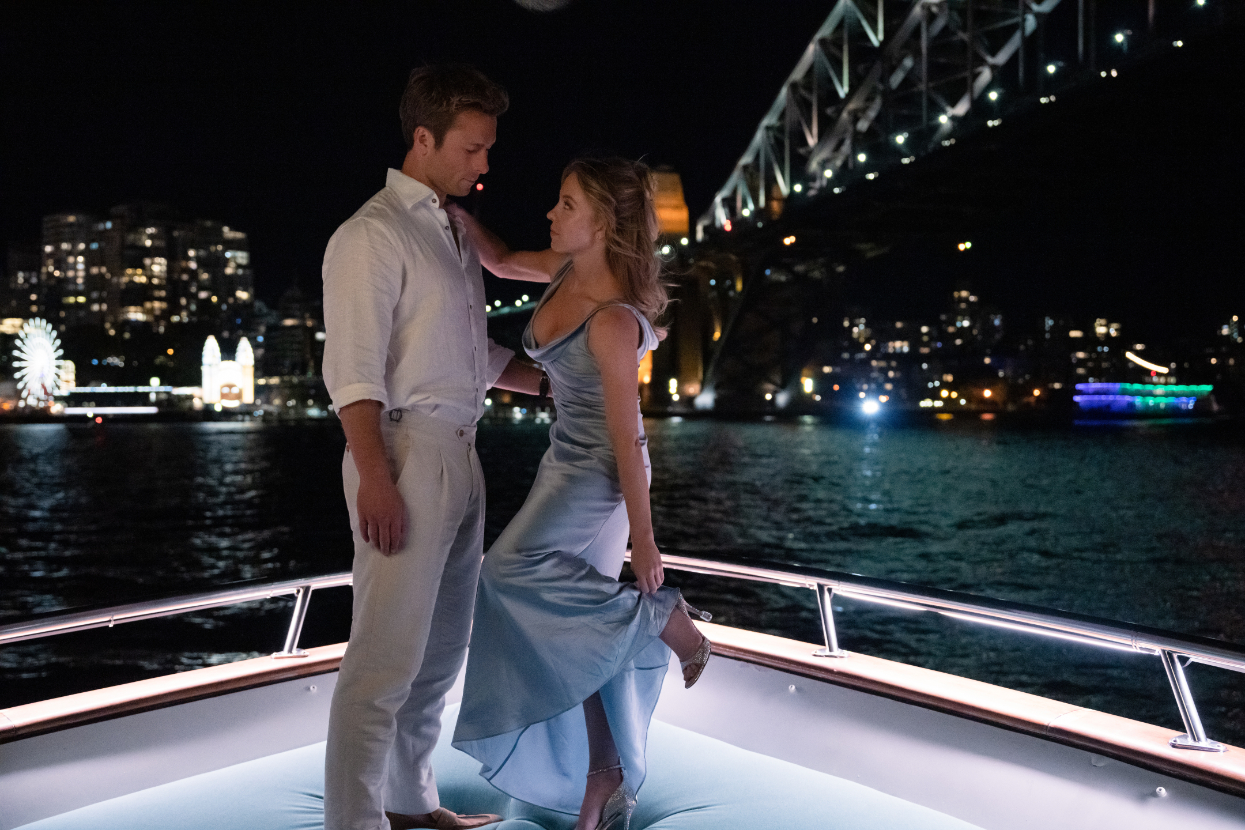 『タイタニック』のあの名シーンをシドニー・スウィーニーとグレン・パウエルが再現!『恋するプリテンダー』本編映像解禁