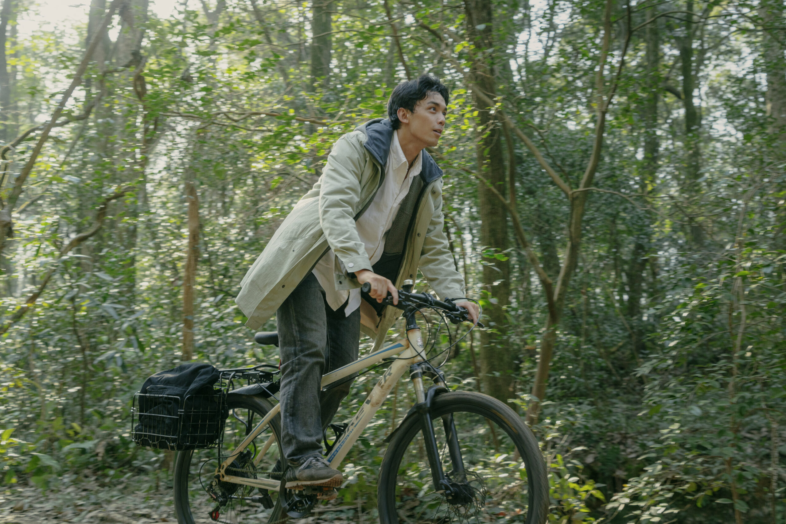 グー・シャオガン監督最新作、人気中国俳優ウー・レイ主演『西湖畔に生きる』9月27日公開決定 梅林茂が音楽を担当