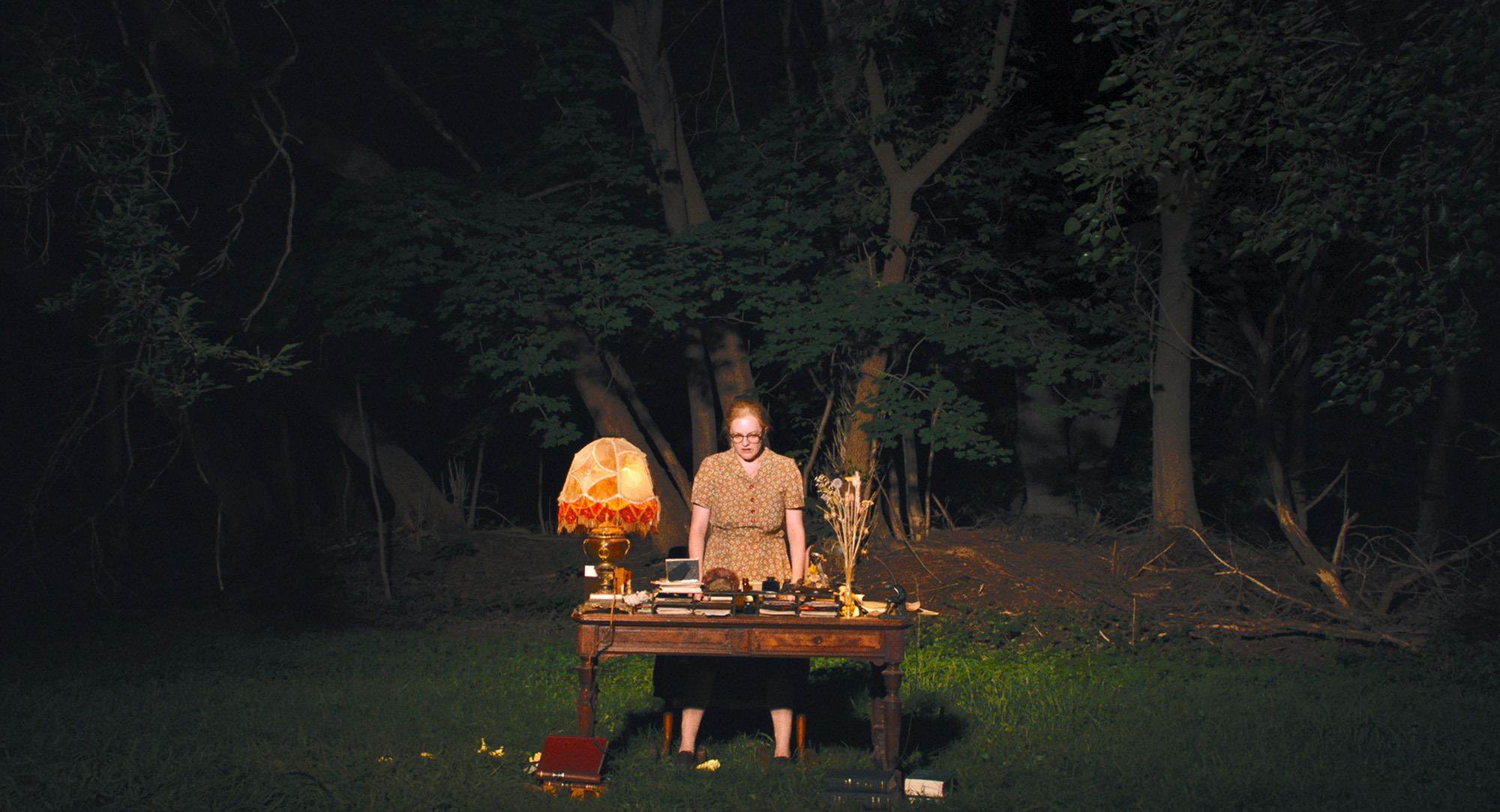 “魔女”と呼ばれた作家シャーリイ・ジャクスンをエリザベス・モスが怪演『Shirley シャーリイ』公開日が7月5日に決定