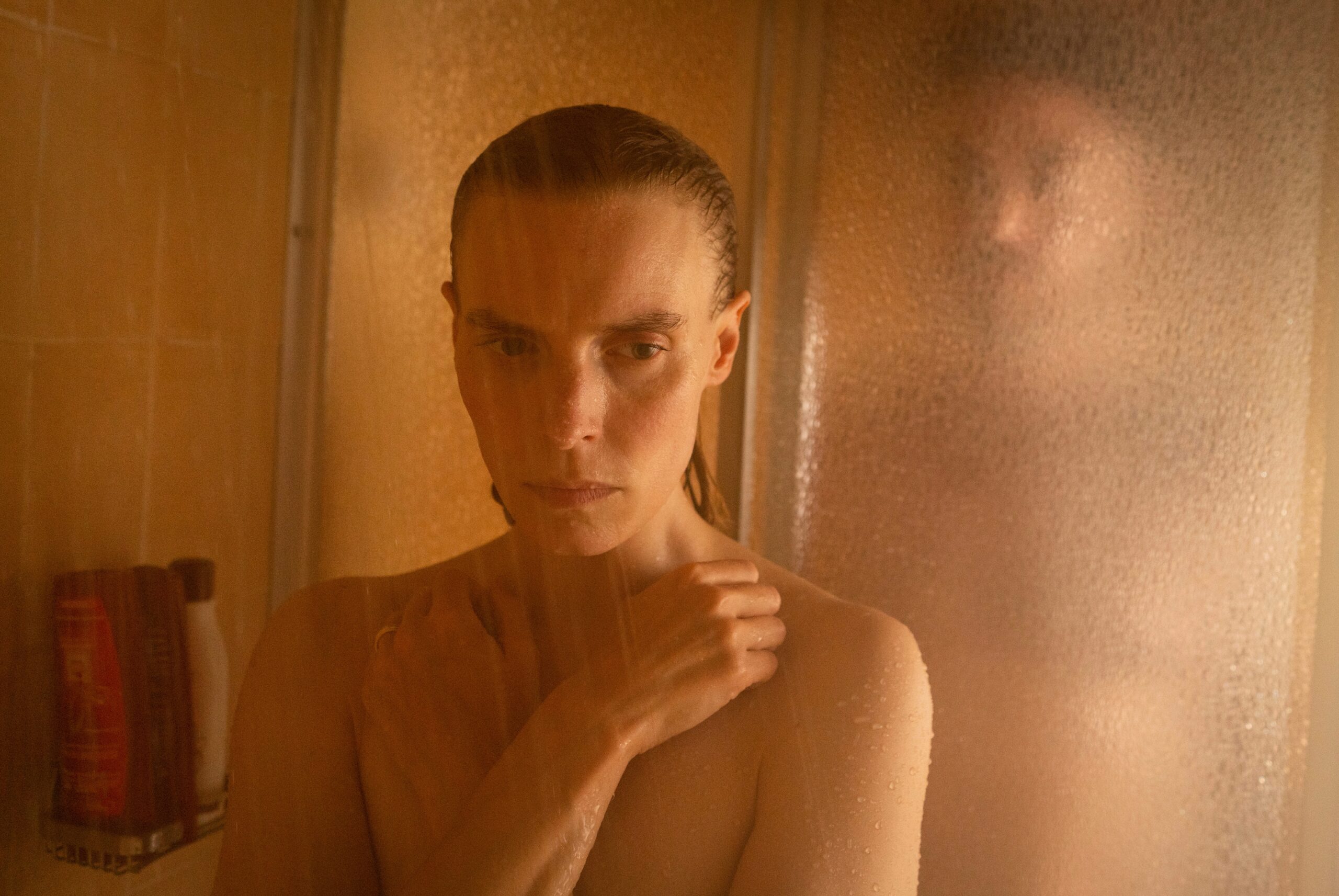 北欧最狂ホラー『胸騒ぎ』に松井玲奈、相沢梨紗、大島依提亜、人間食べ食べカエルら著名人が悲鳴コメント「世にも恐ろしい映画」