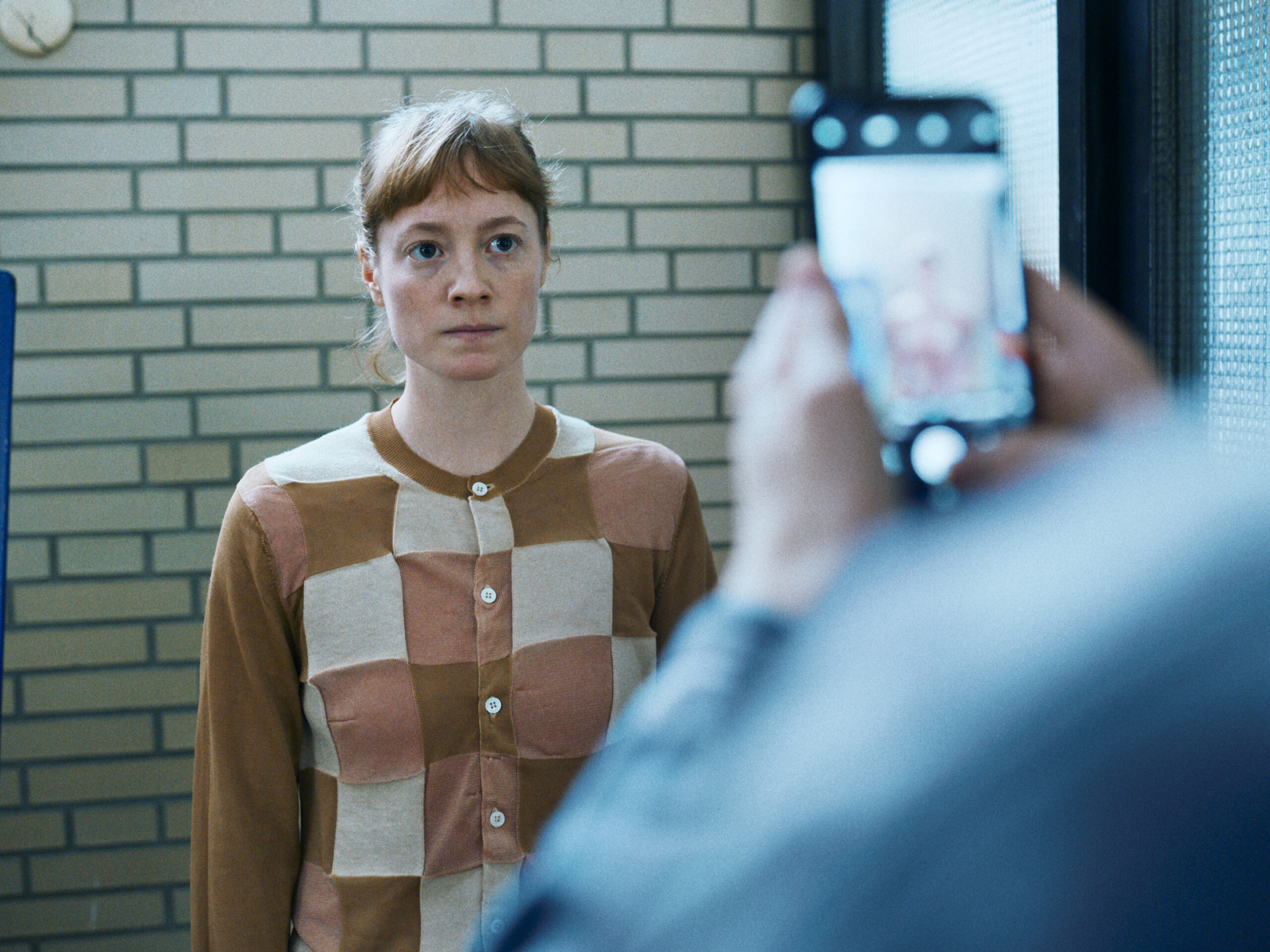 教師に対する不信が極限にふくれ上がる『ありふれた教室』本編映像「パニック篇」解禁 ルケル・チャタク監督よりメッセージ動画も