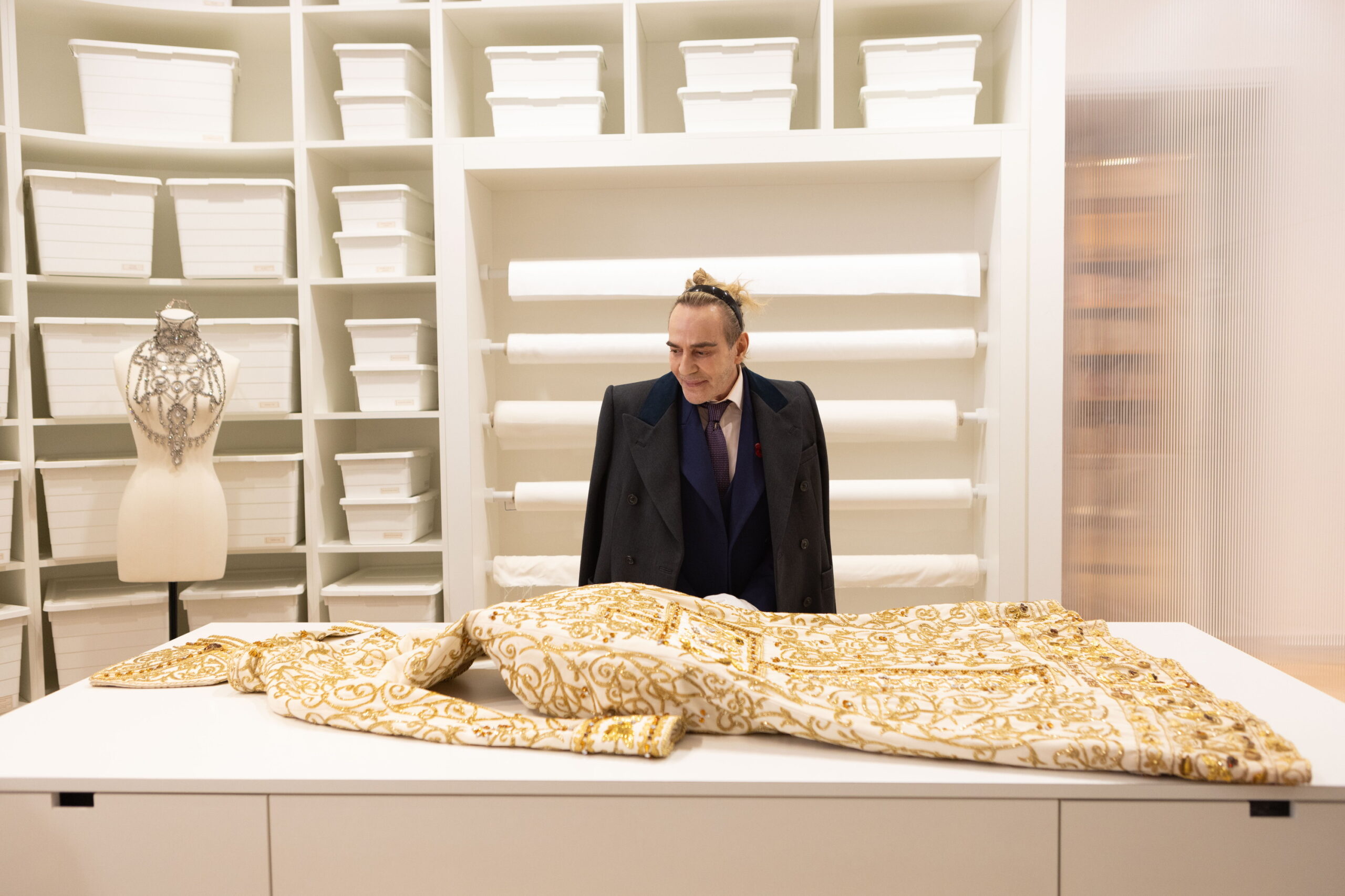 なぜ“天才”は絶頂期にキャリアを捨てることになったのか？『ジョン・ガリアーノ 世界一愚かな天才デザイナー』公開決定＆予告編解禁