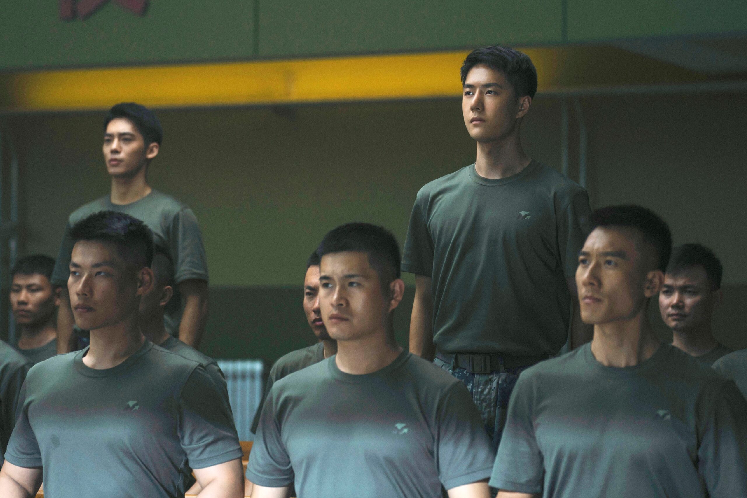 ワン・イーボーが上空から真っ逆さまに落下!?『ボーン・トゥ・フライ』緊迫感あふれるテスト飛行シーン映像&新予告が解禁