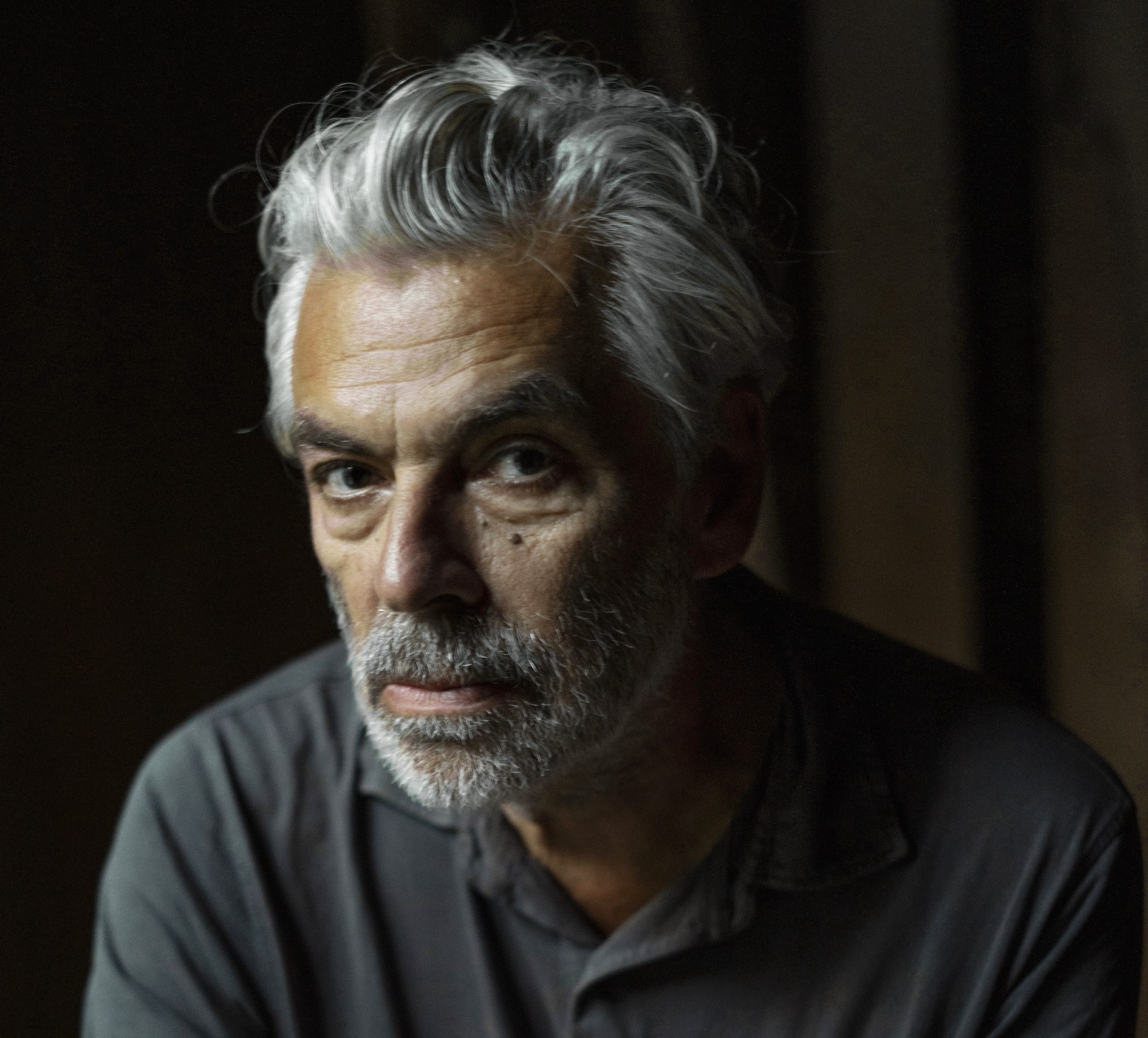 ポルトガルの鬼才ペドロ・コスタ監督来日イベント開催決定 最新短編『火の娘たち』とジャン=リュック・ゴダール『言葉の力』を特別上映