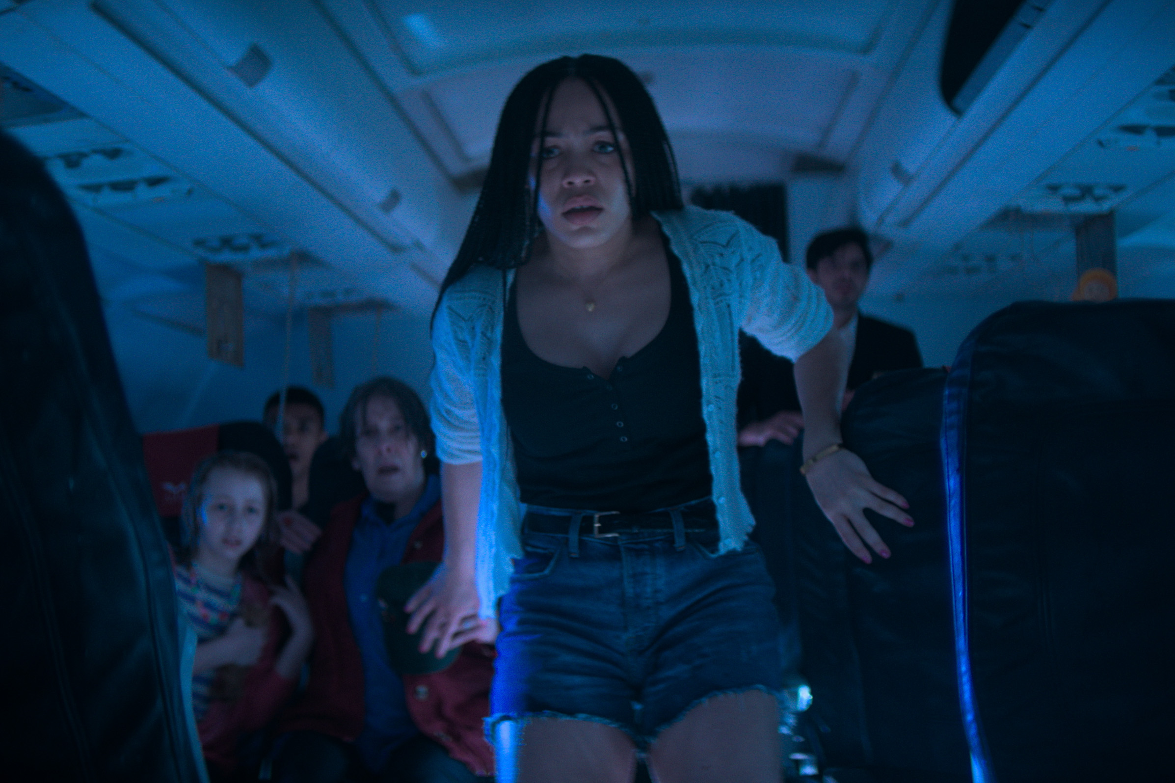 深海に墜落した飛行機に人喰いサメが入ってきた!?“詰み系”スリラー『エア・ロック 海底緊急避難所』予告編解禁