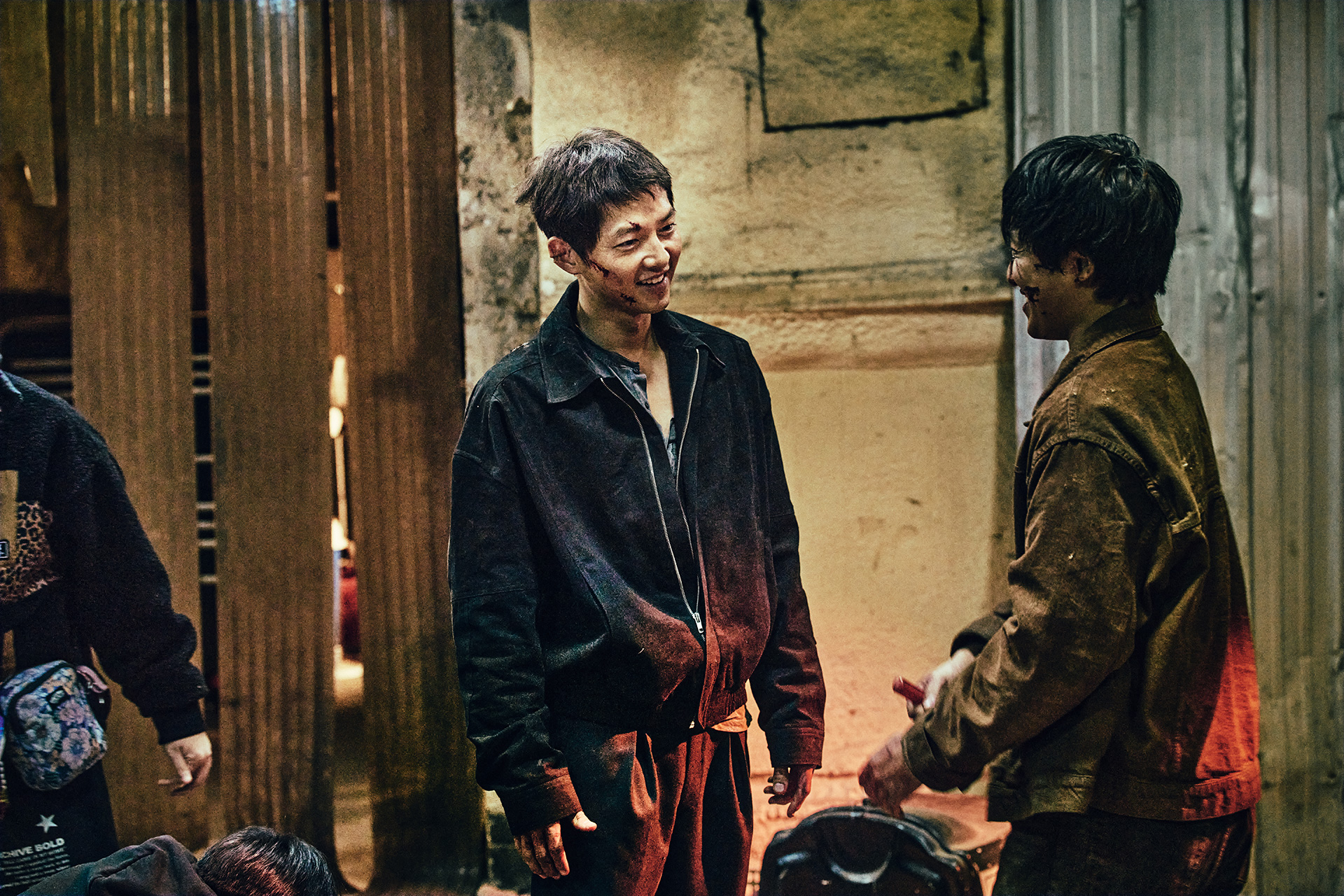 「ソン・ジュンギ先輩が現場でたくさん奢ってくれました」『このろくでもない世界で』愛と癒しの笑顔に満ちたメイキング写真解禁　