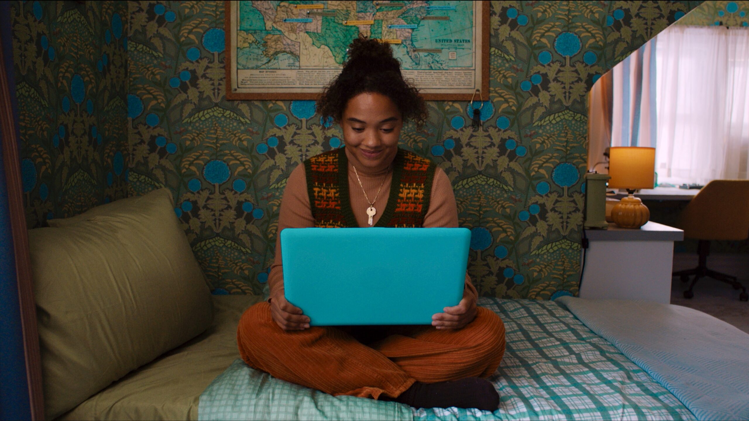 “バズり”が狂気を呼び覚ます!『#スージー・サーチ』SNS上で脚光を浴びる主人公の姿をとらえた本編映像解禁