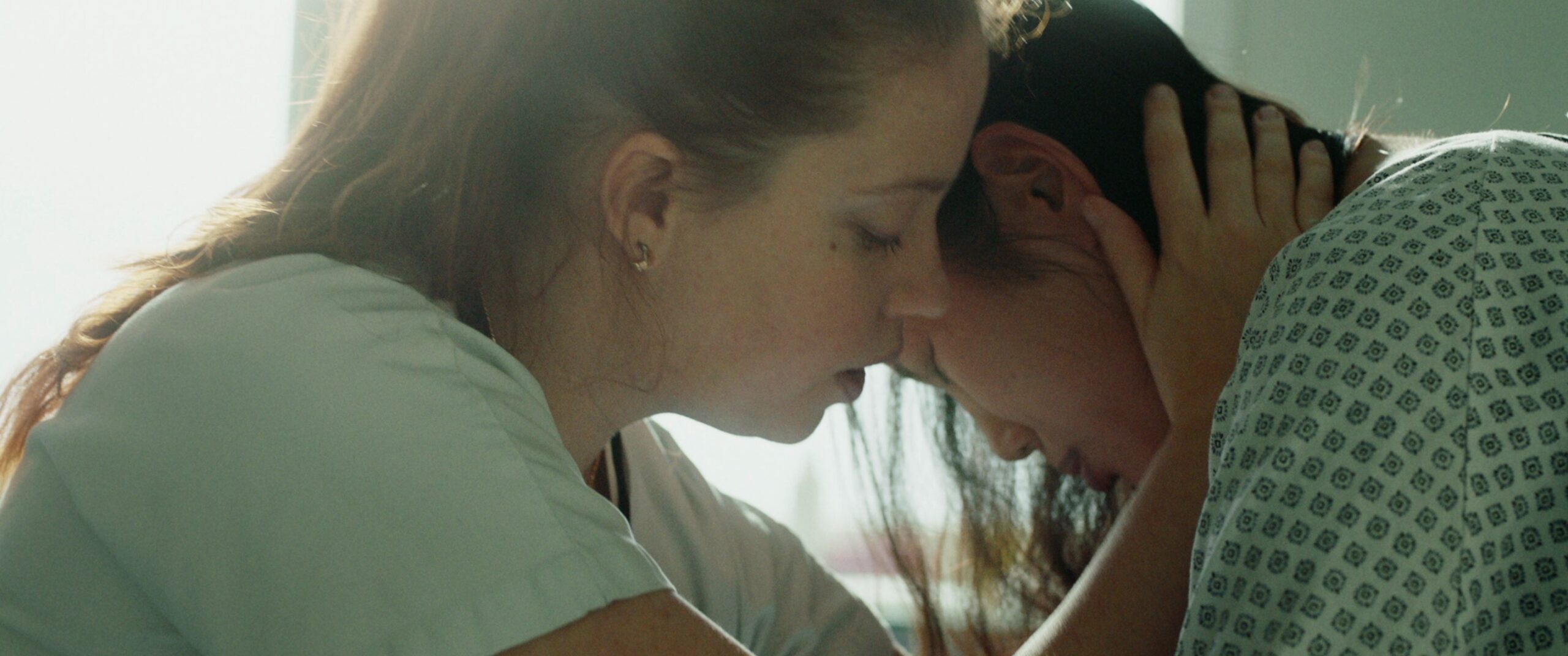 「常に人手が足りない」戦場のように過酷な現場で働く助産師たちの苦悩と現実を描く『助産師たちの夜が明ける』予告編解禁