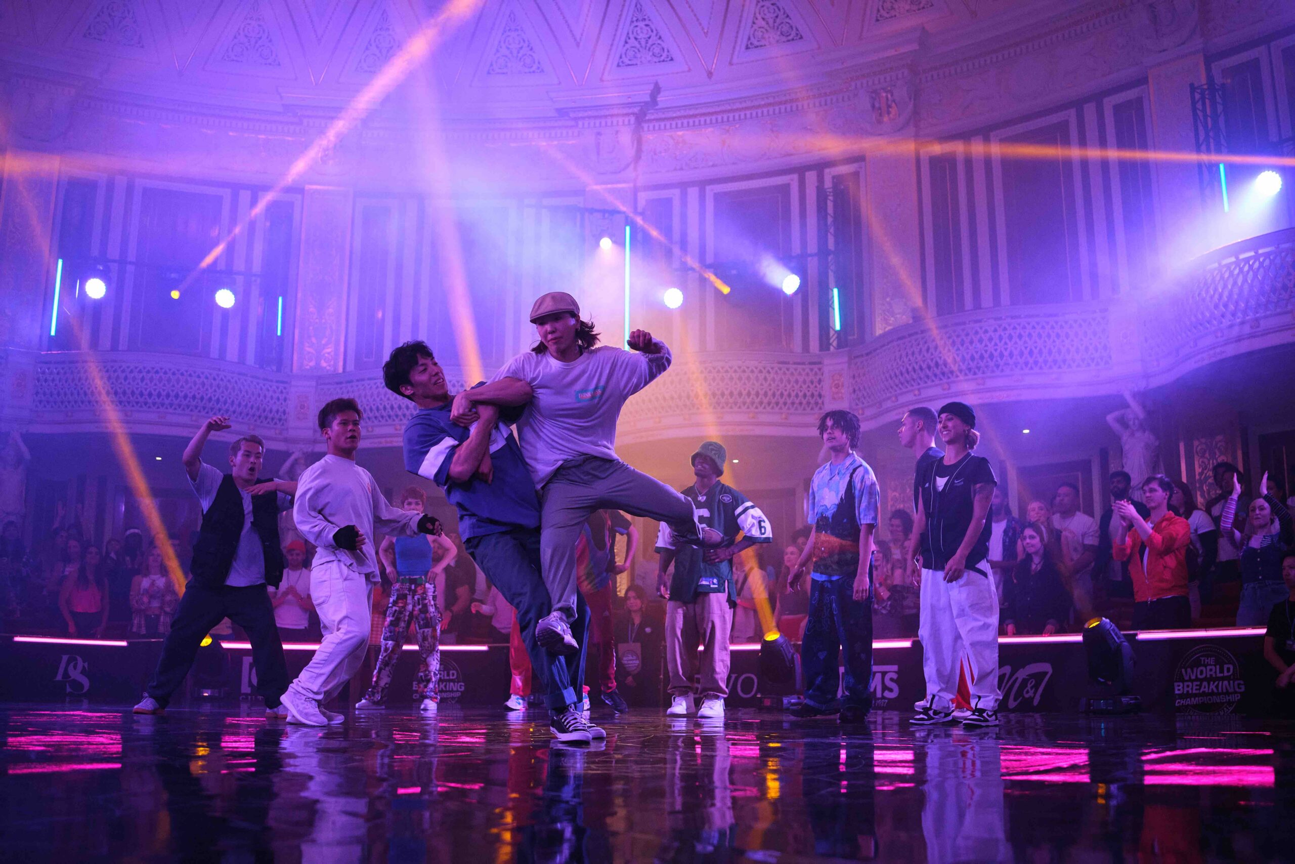 世界トップブレイカー福島あゆみ＆日本が誇るブレイク集団「BODYCARNIVAL」登場！『ザ・ブレイキン』イギリスVS日本のダンスバトルシーン解禁