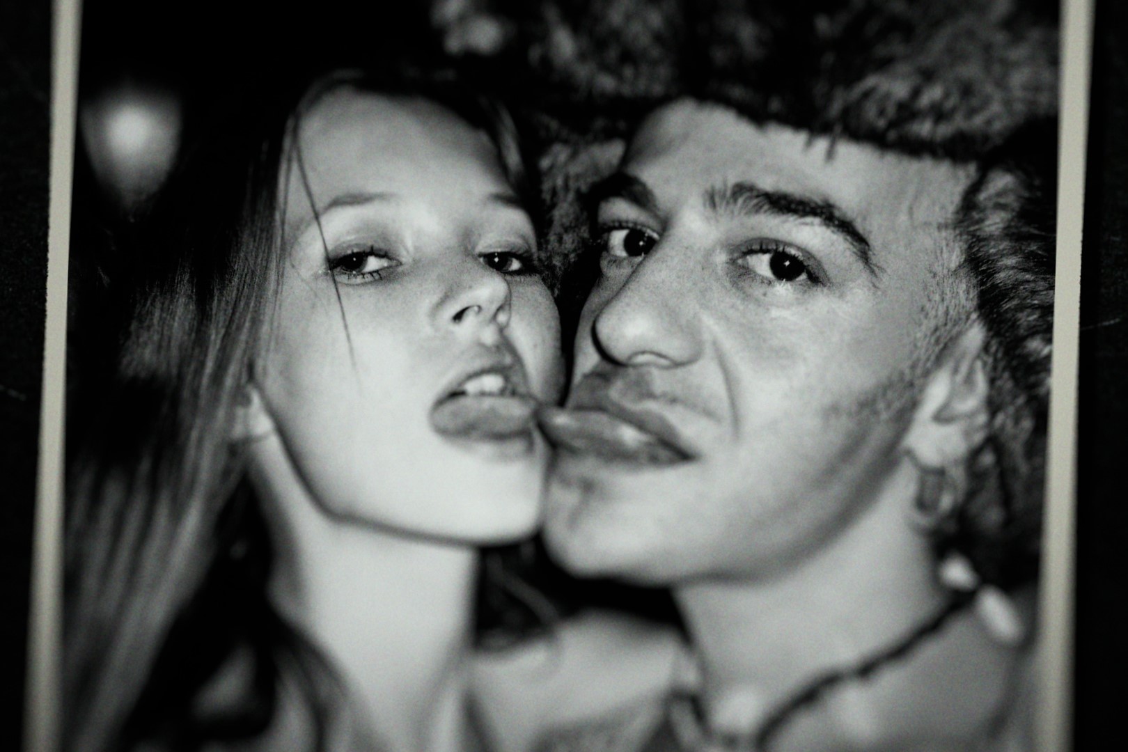 モデル界のレジェンド、ケイト・モスのデビュー当時の超秘蔵映像！『ジョン・ガリアーノ 世界一愚かな天才デザイナー』本編映像解禁