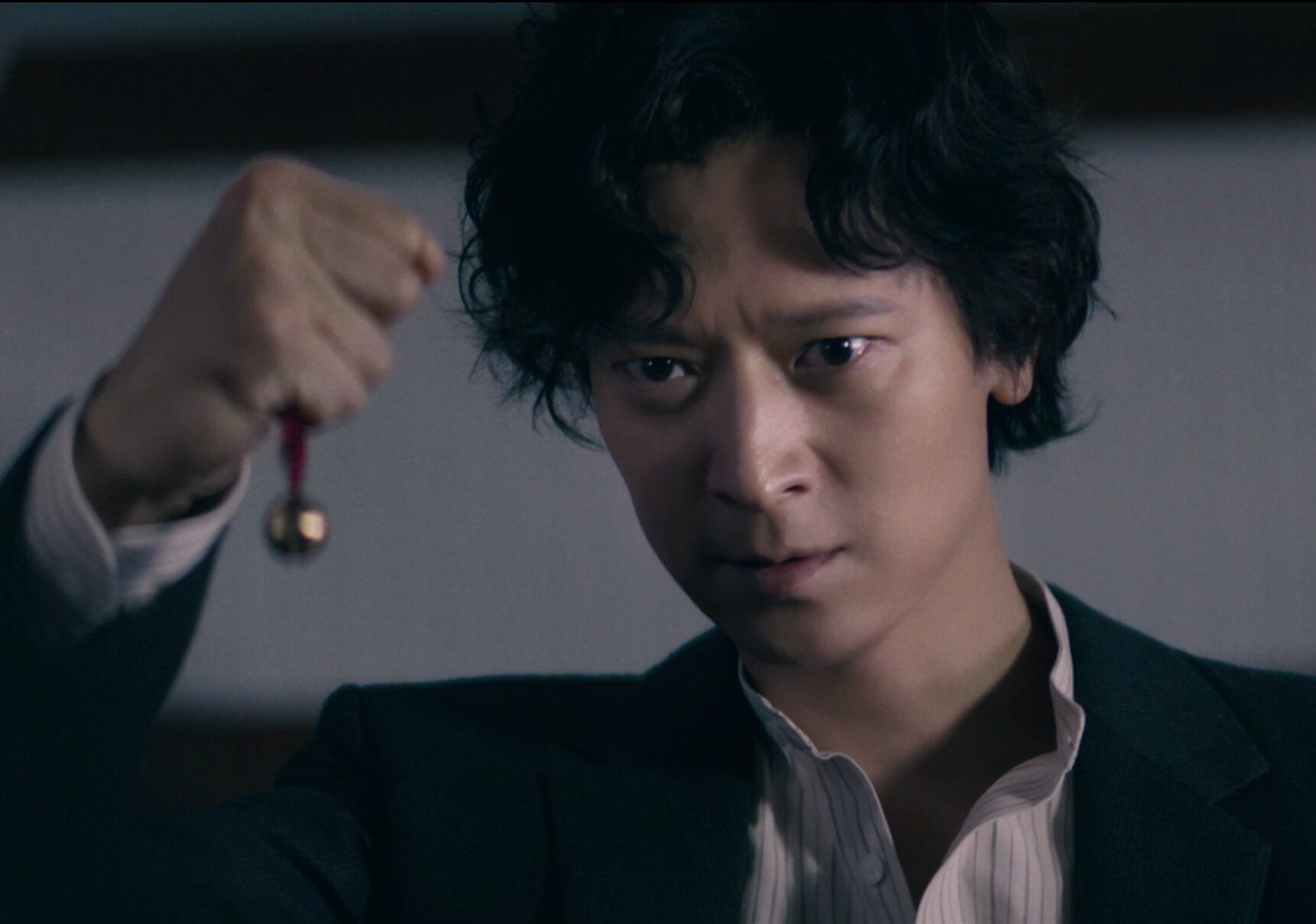 鳴らないはずの鈴の音が邪悪な“それ”を暴き出す!『憑依』少女に取り憑く悪霊とのファーストコンタクトを捉えた本編映像解禁