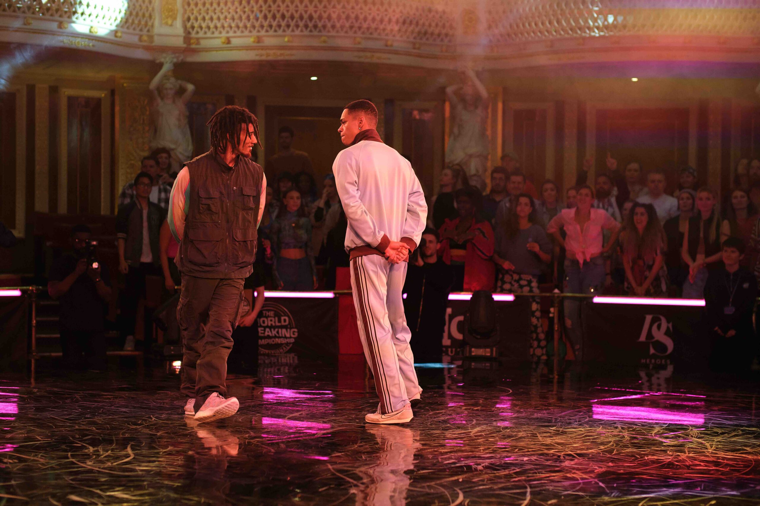 主演カラム・シンら世界トップクラスのブレイカーが華麗なステップやヘッドスピンを披露!『ザ・ブレイキン』メイキング映像解禁