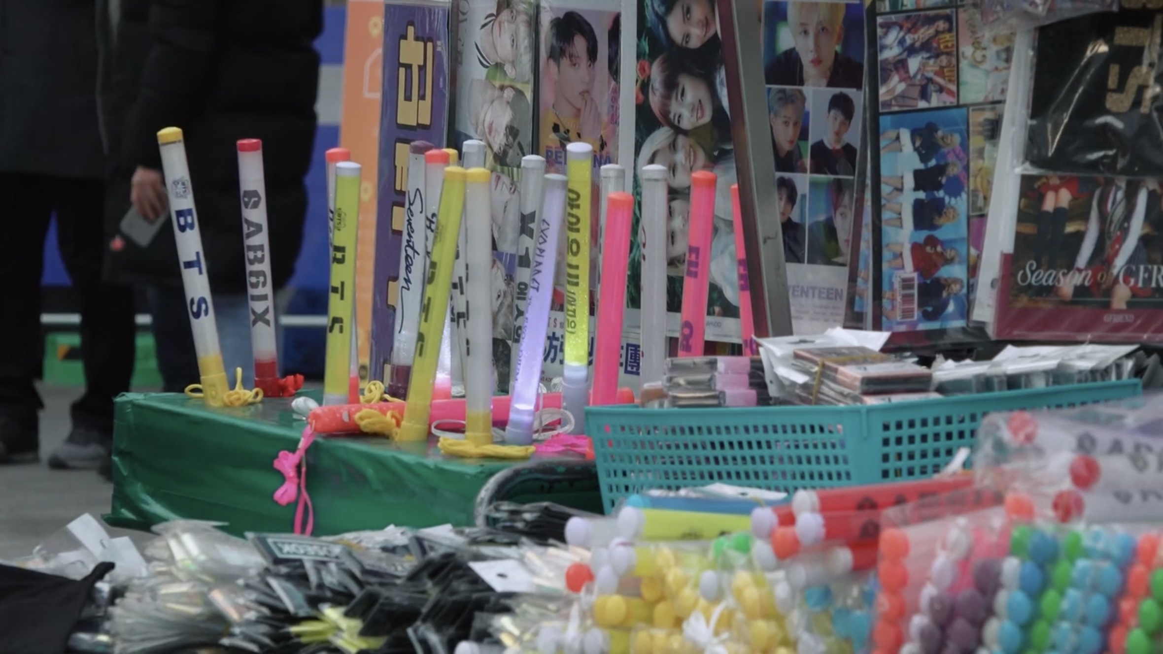 「推し」が犯罪者になったらどうすればよいのか? ドキュメンタリー映画『成功したオタク』10月1日より配信スタート