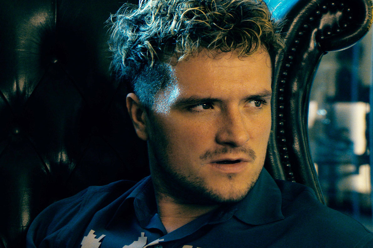 本日10月12日はジョシュ・ハッチャーソンの32歳の誕生日! 悪の青年社長を熱演する新作『ビーキーパー』場面写真解禁