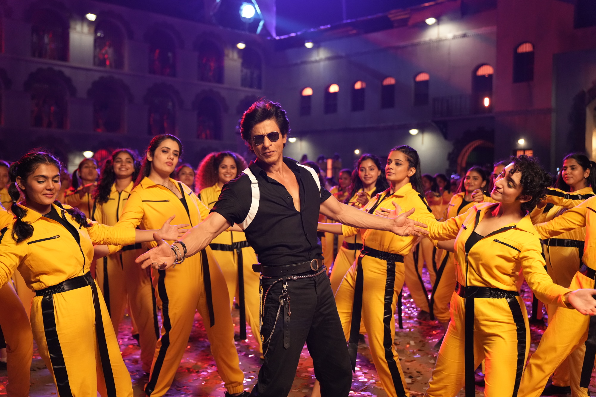 シャー・ルク・カーンが1000人近い女性たちとキレキレのダンスを披露！『JAWAN／ジャワーン』圧巻のダンスシーン映像が解禁