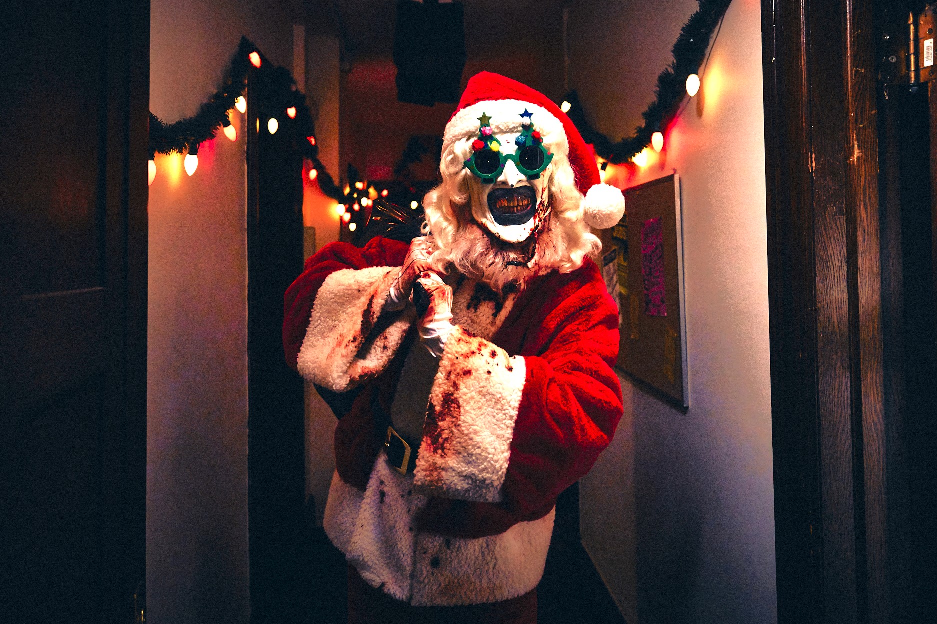 サンタが振り返ったら残虐ピエロ!“惨多(惨劇が多すぎる)”がクリスマスにやってくる『テリファー 聖夜の悪夢』本国版ティザー映像解禁