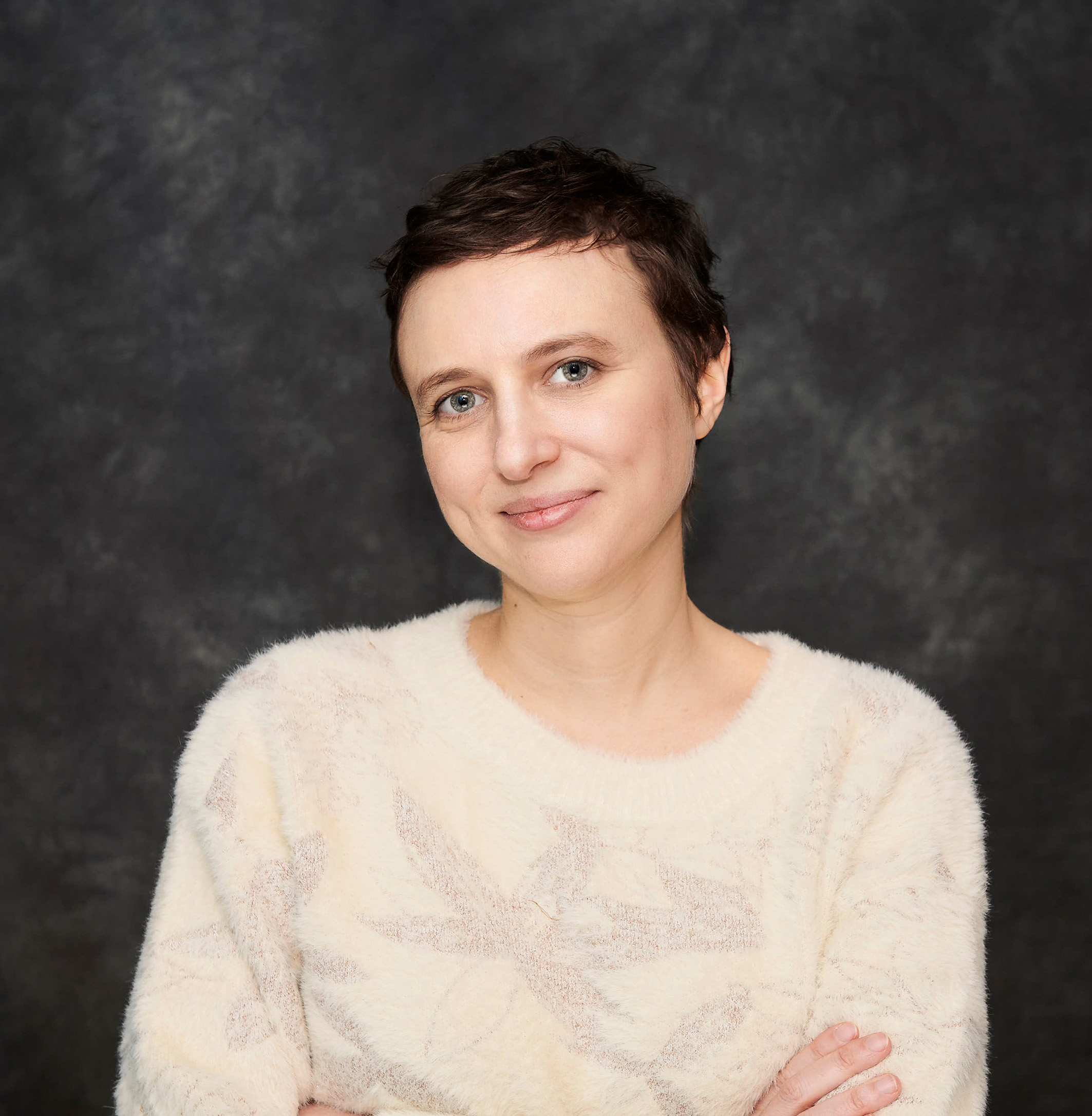 カトリーヌ・ドヌーヴ主演『ベルナデット 最強のファーストレディ』レア・ドムナック監督のメッセージ映像到着「“女性のリベンジ”について描いています」