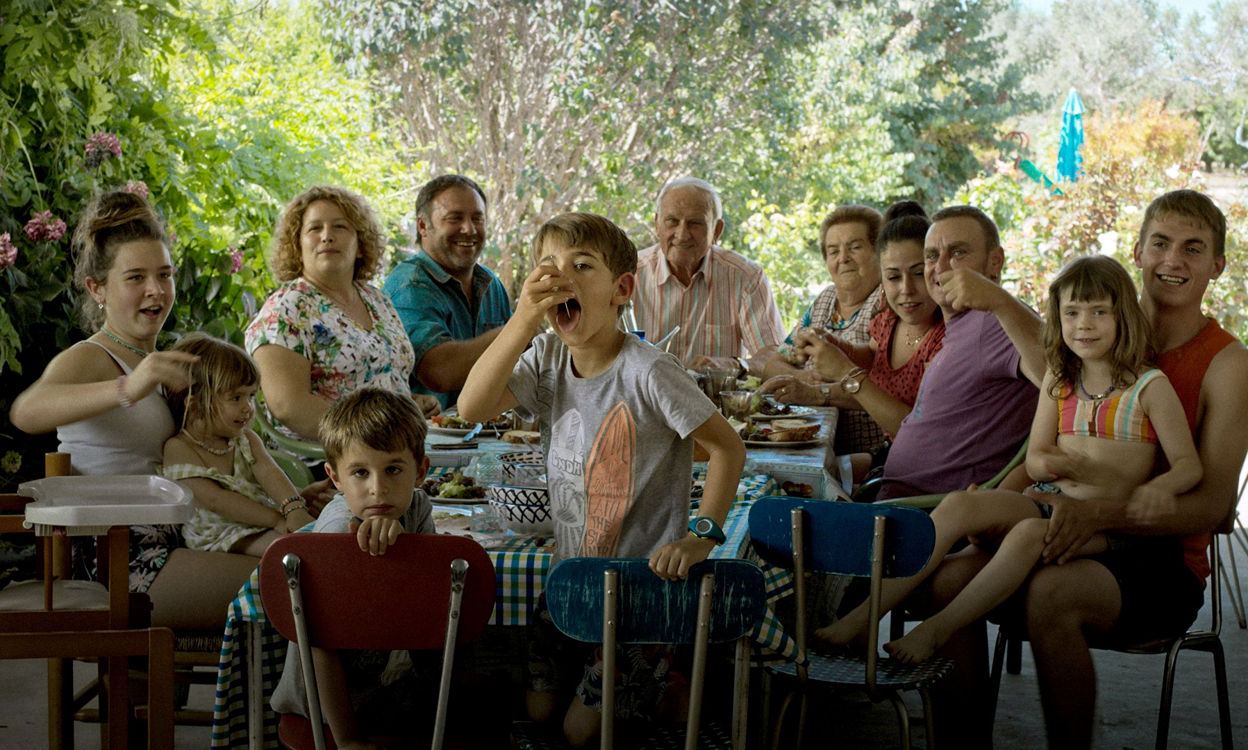 3世代にわたって桃農園を営む家族を描く『太陽と桃の歌』団らん風景や桃の収穫など“愛おしい日々”を捉えた場面写真一挙解禁