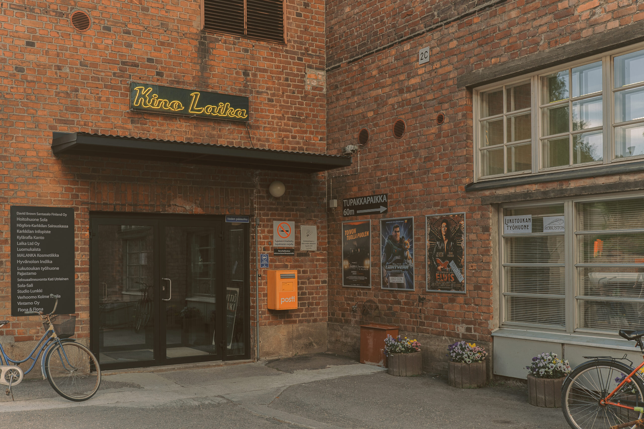 アキ・カウリスマキの映画館「キノ・ライカ」の内部を案内！『キノ・ライカ　小さな町の映画館』経営者ミカ・ラッティによる紹介映像解禁