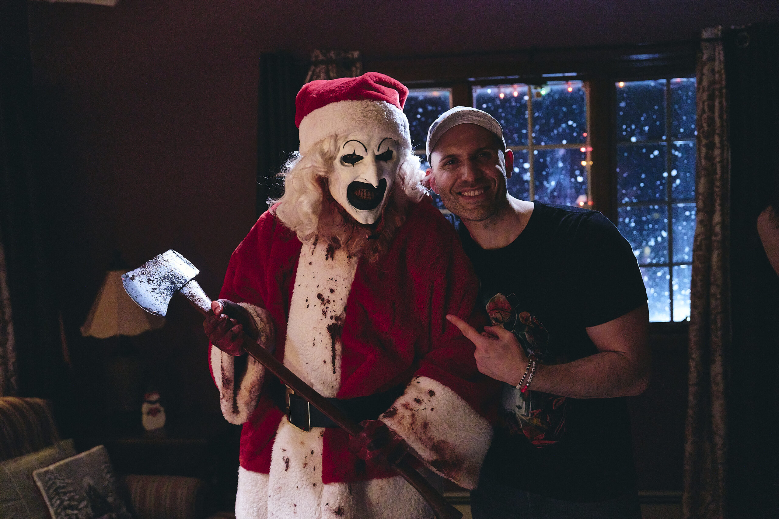 日本でも中毒者続出!?『テリファー 聖夜の悪夢』アート・ザ・クラウンも大喜びの大ヒット記念予告＆メイキング画像解禁