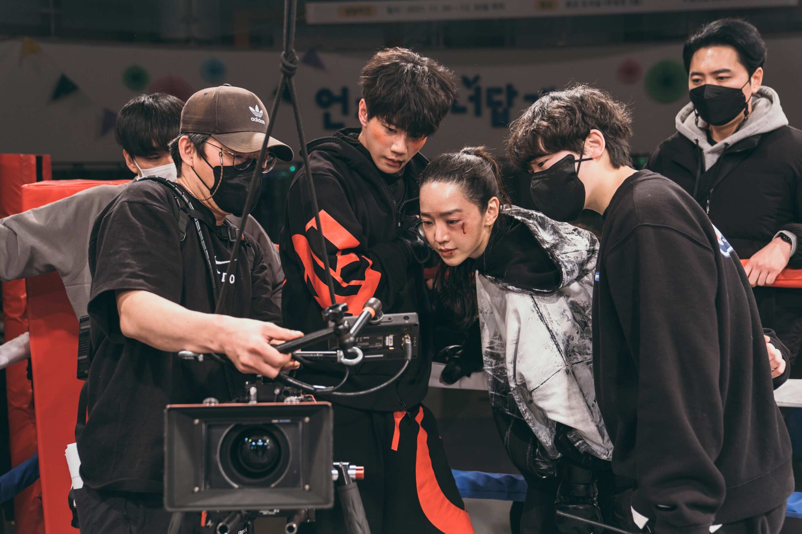 ボクシングシーンの熱量は「汗が塩になるほど」シン・ヘソン＆イ・ジュニョンが体力の限界に挑んだ『勇敢な市民』メイキング映像解禁