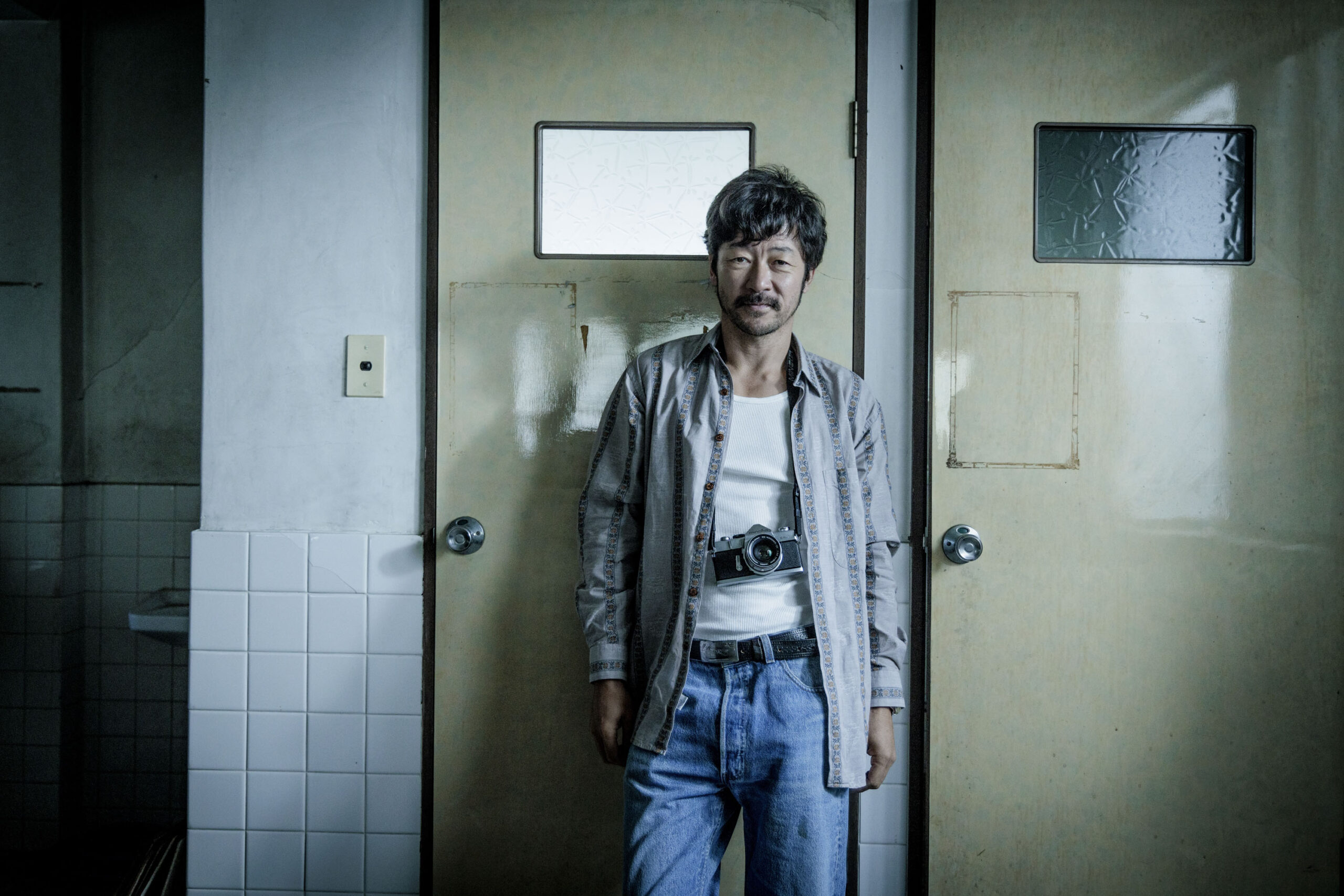 浅野忠信の唯一無二の存在感をきりとった『レイブンズ』本編動画5本が一挙解禁「本当に手応えがありました」