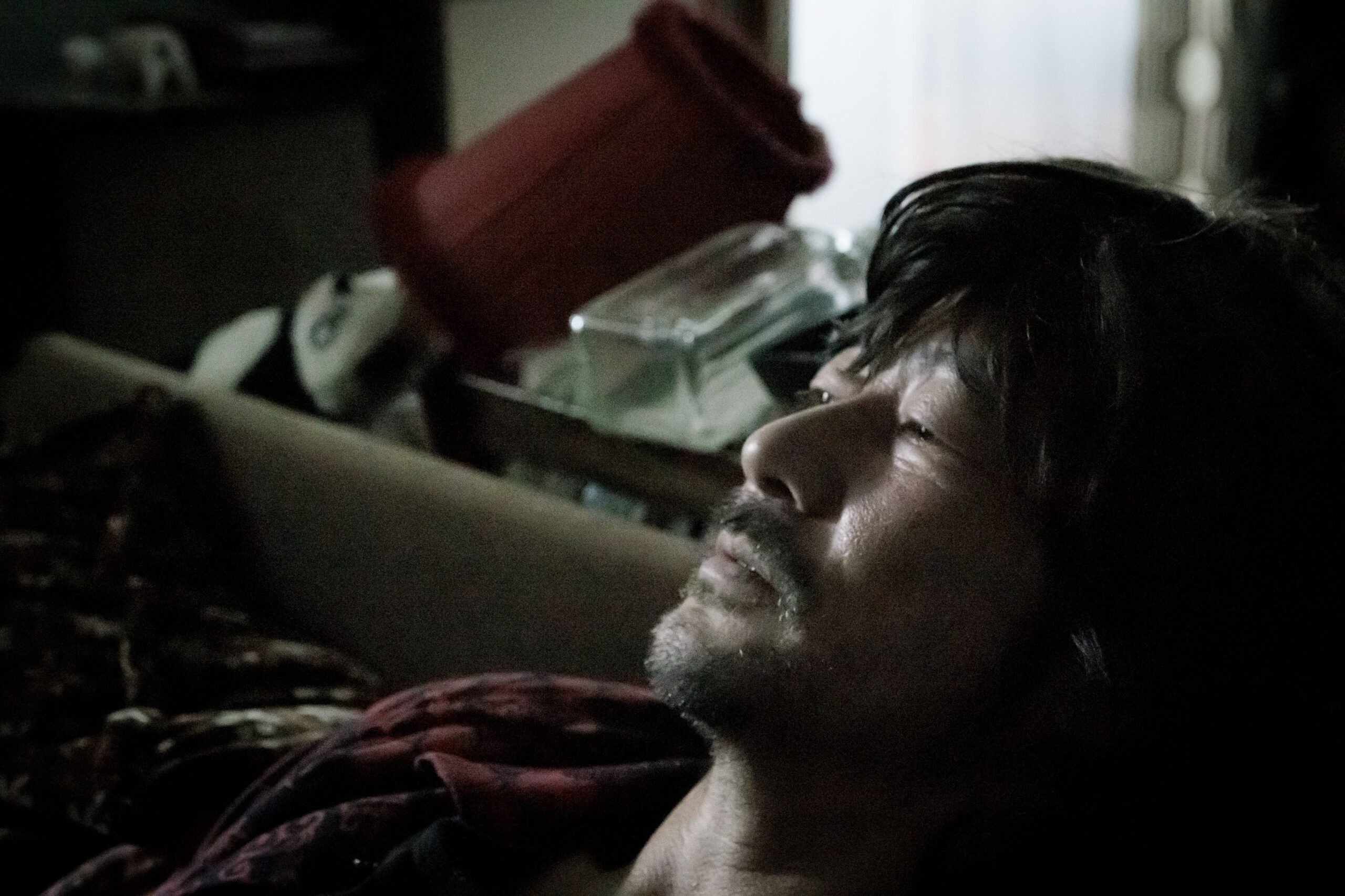 浅野忠信が伝説の写真家・深瀬昌久に『レイブンズ』本予告＆本ポスタービジュアルが解禁　初めて明かされる伝説の50年愛