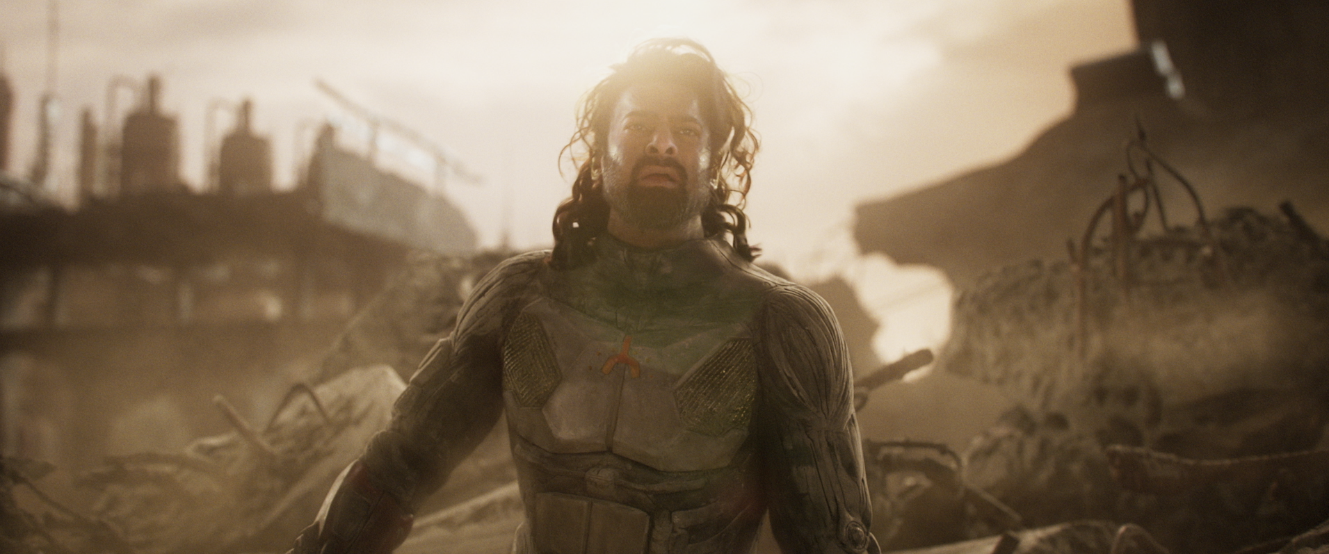 プラバース演じる最強の賞金稼ぎとアミターブ・バッチャン演じる巨人戦士の衝撃バトルが展開！『カルキ 2898-AD』本編映像解禁