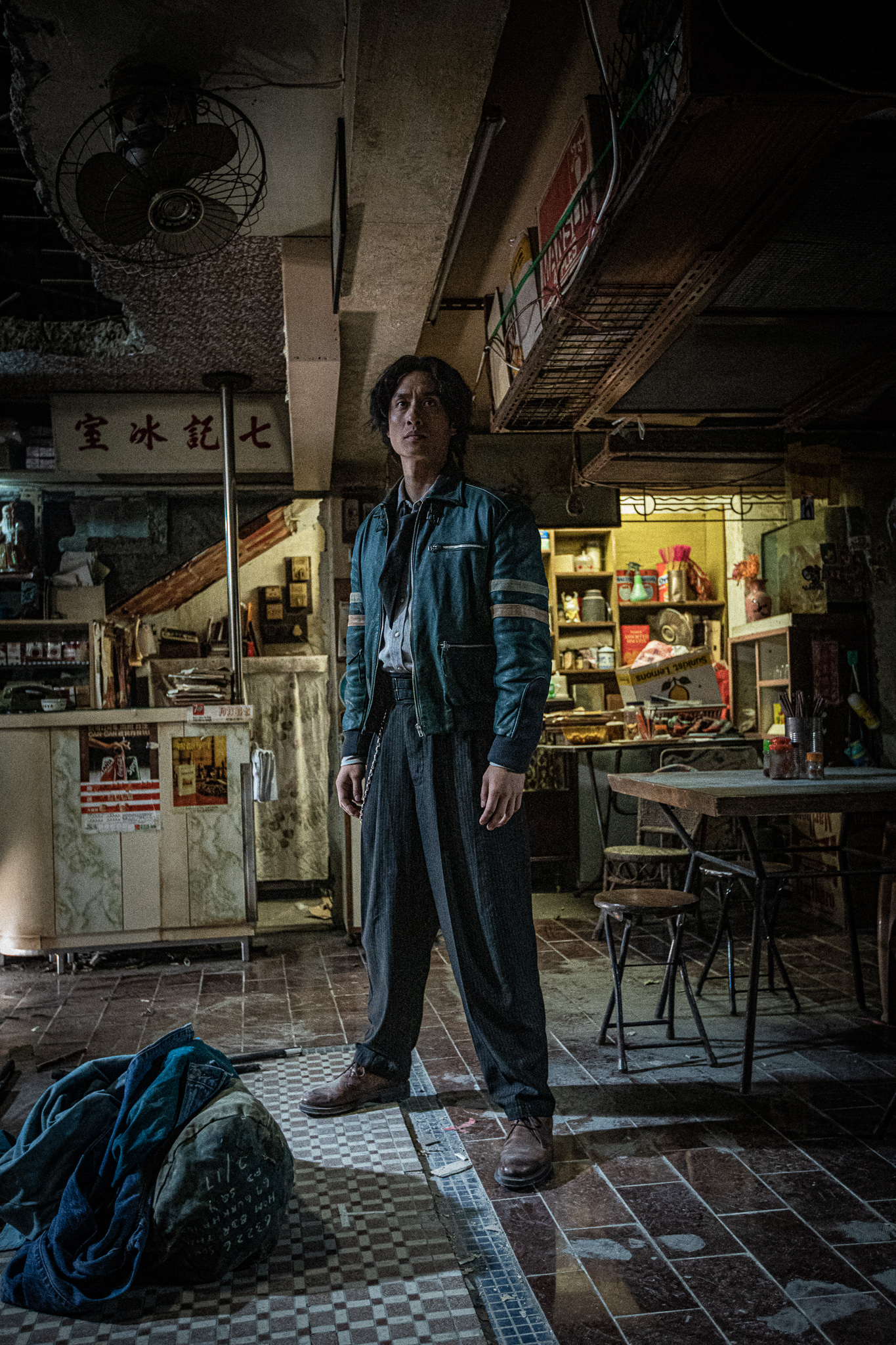 伝説のスラム街「九龍城砦」内部にカメラが潜入！『トワイライト・ウォリアーズ　決戦！九龍城砦』人気キャラクター・信一によるツアー動画が解禁