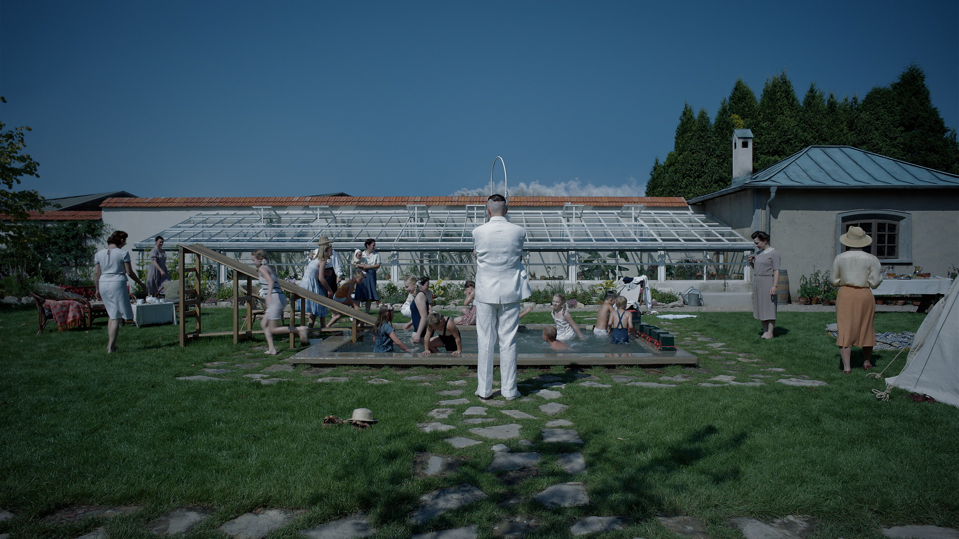 A24製作『関心領域』2月28日よりPrime Videoにて見放題独占配信開始　アウシュビッツ収容所の隣で幸せな生活を送る一家を描く衝撃作