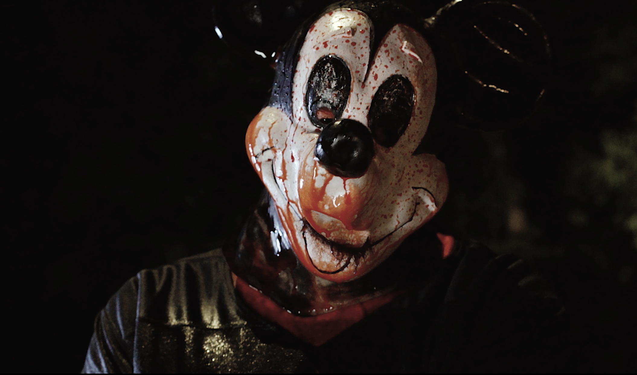 21世紀最大の問題作が誕生!? あのミッキーが凶悪な殺人鬼と化す『マッド・マウス ~ミッキーとミニー~』本予告解禁