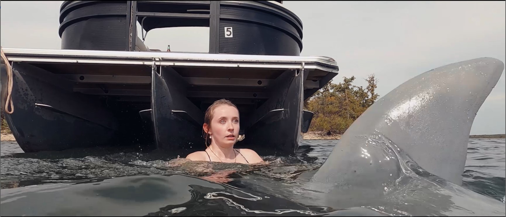 巨大オオメジロザメ vs シャーク・ハンターの闘いを描くパニック・アクション『シャーク 消えた3人の死体』予告編解禁