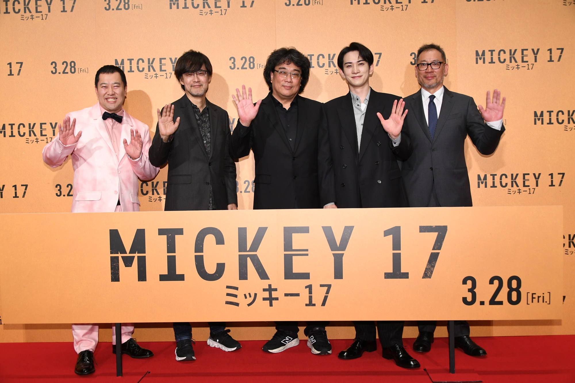 ポン・ジュノ監督、『ミッキー17』ジャパンプレミアで5年ぶり来日 山崎貴監督と“怪獣映画”への情熱に共鳴「たくさん作ろう」
