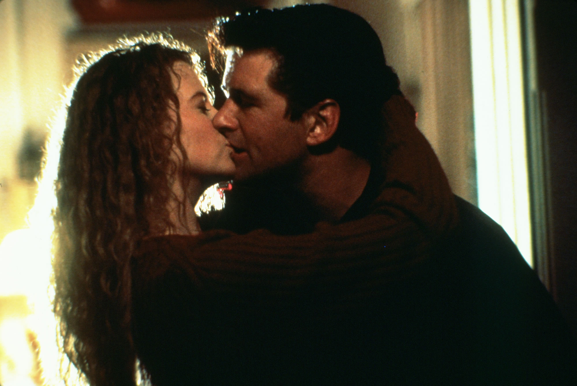 ニコール・キッドマンの美しきベッドシーン! 初ブルーレイ化の“悪女”サスペンス『冷たい月を抱く女』本編映像解禁