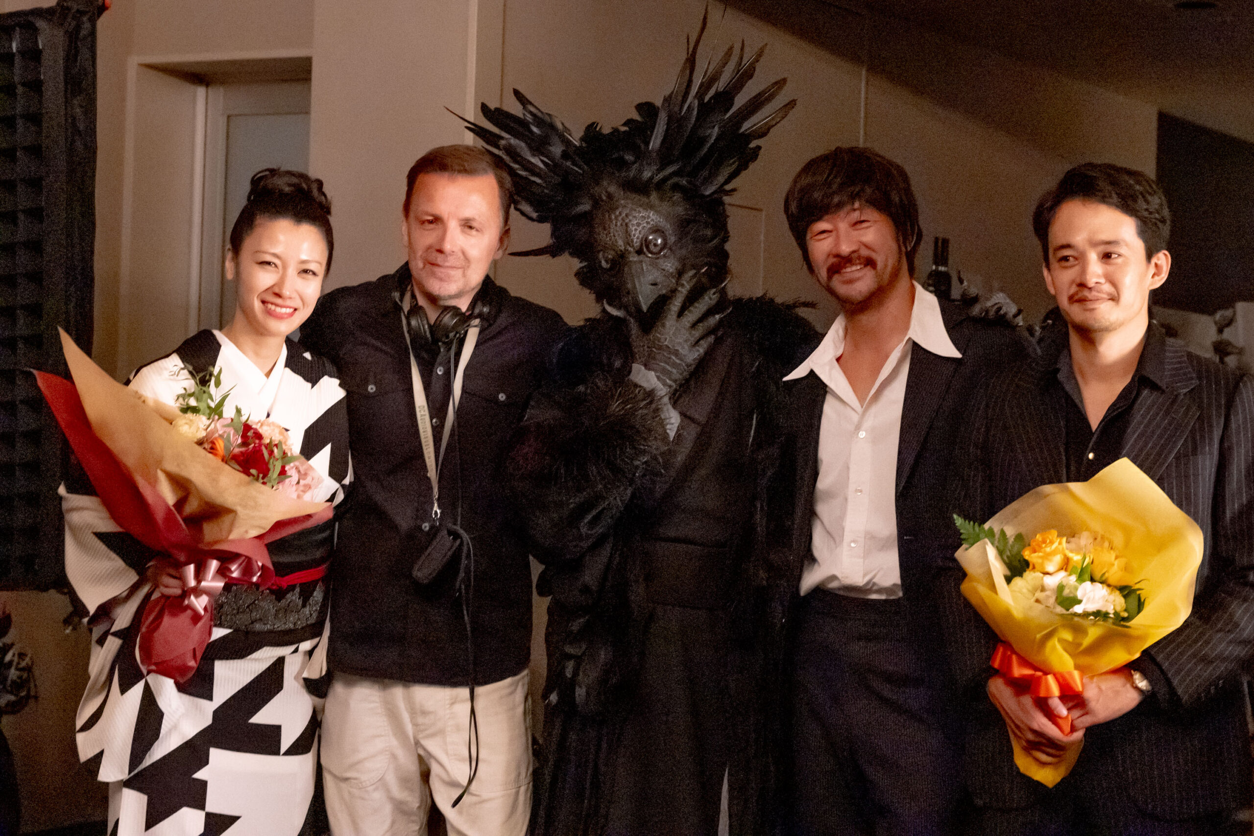 浅野忠信と古舘寛治が殴り合うシーンのリハーサル風景も！『レイブンズ』舞台裏に迫るメイキング動画＆30秒予告が解禁