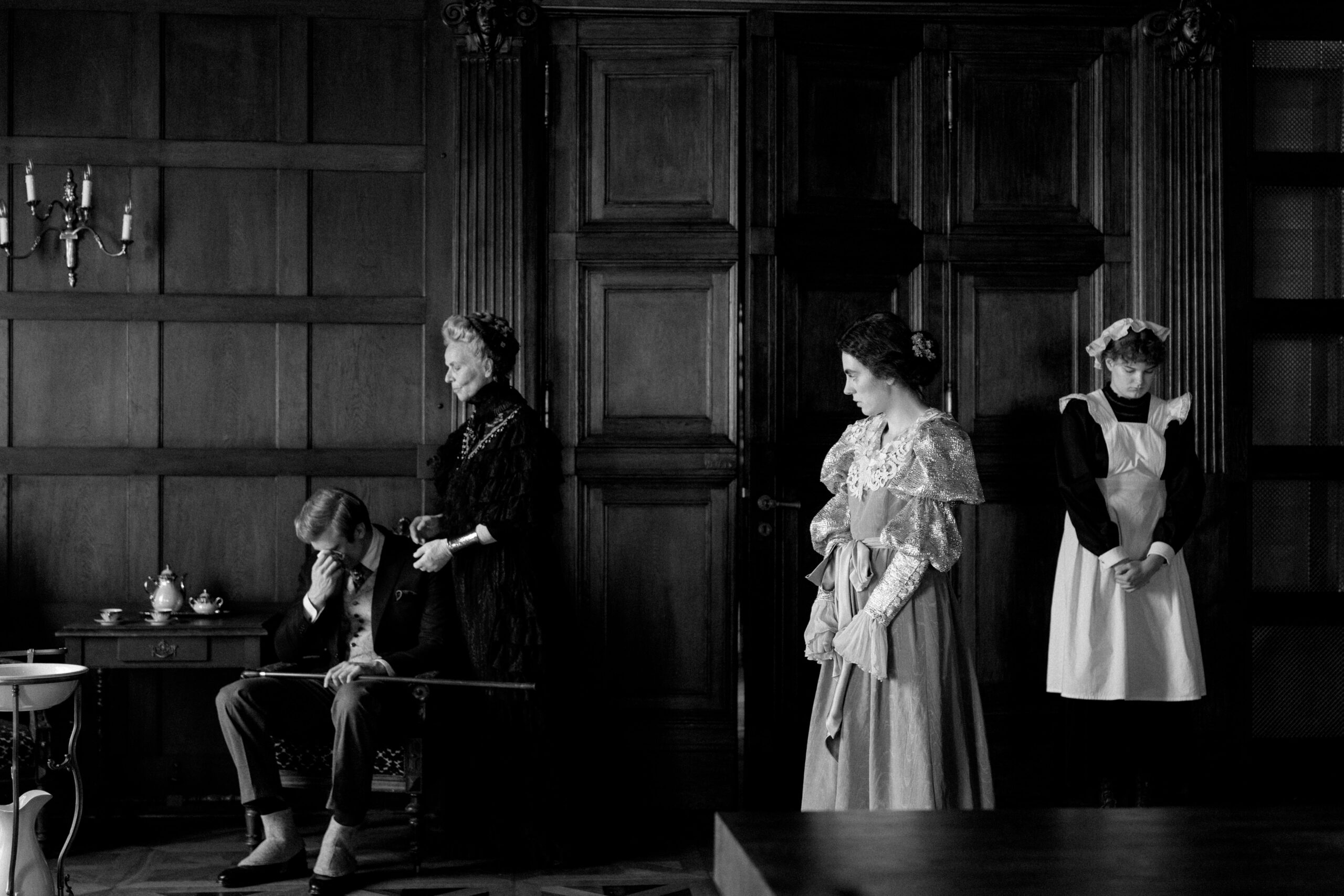 「“妊娠した”なんて誰でもいえるわ」幸せを運んでくると信じた妊娠がさらなる蟻地獄へ『ガール・ウィズ・ニードル』本編映像解禁