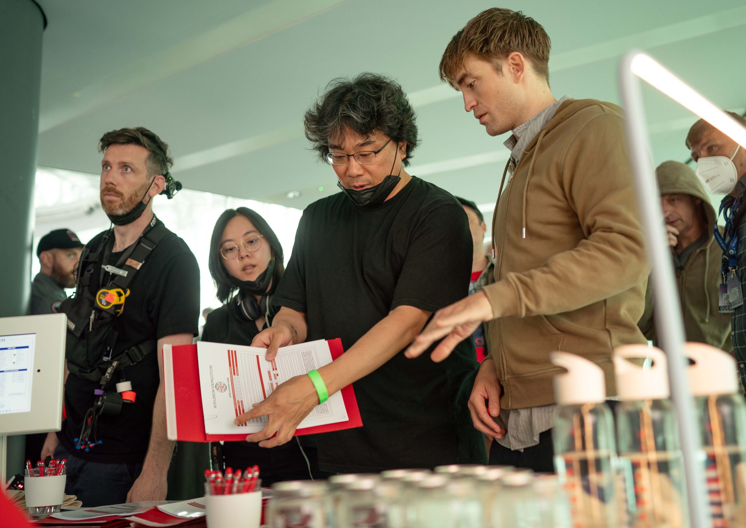 ポン・ジュノ×阪本順治、“兄弟”と慕い合う二人の再会対談が実現──『ミッキー17』に「ちょっと泣けてきちゃった」