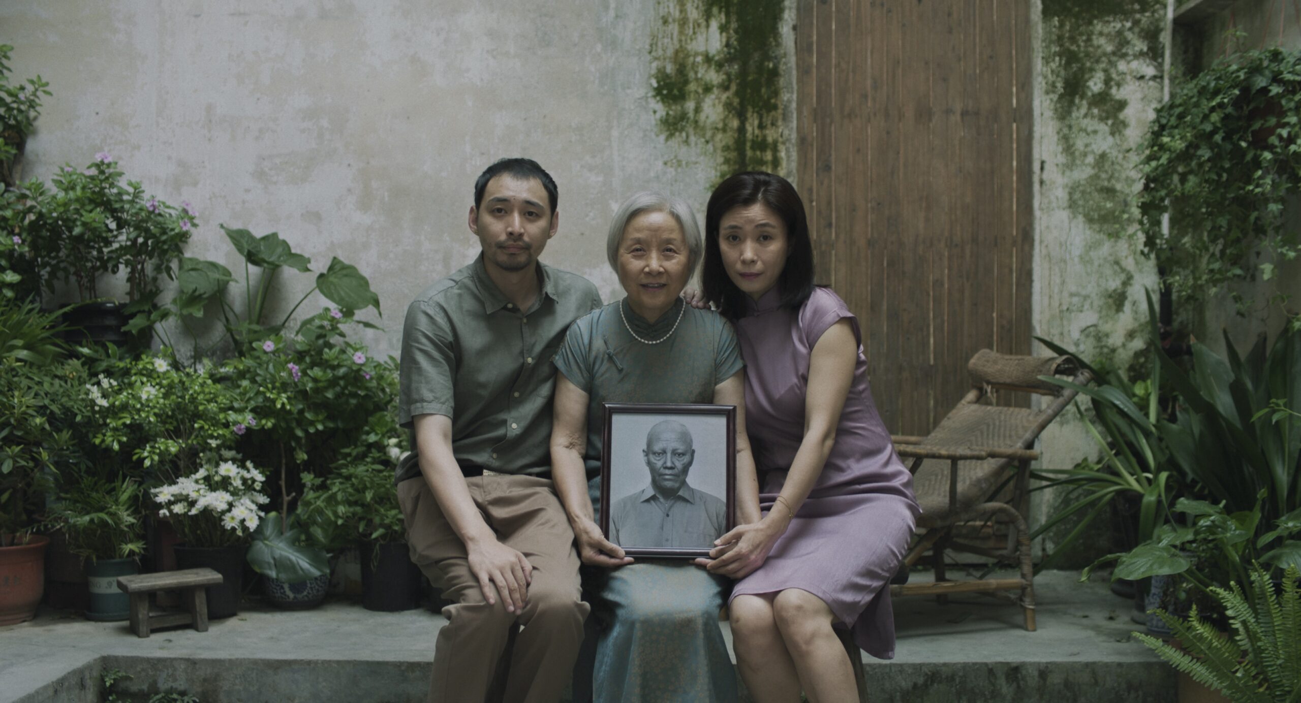 余白のある映像と童謡“むすんでひらいて”とともに紡がれる家族の物語『舟に乗って逝く』日本版予告編が解禁