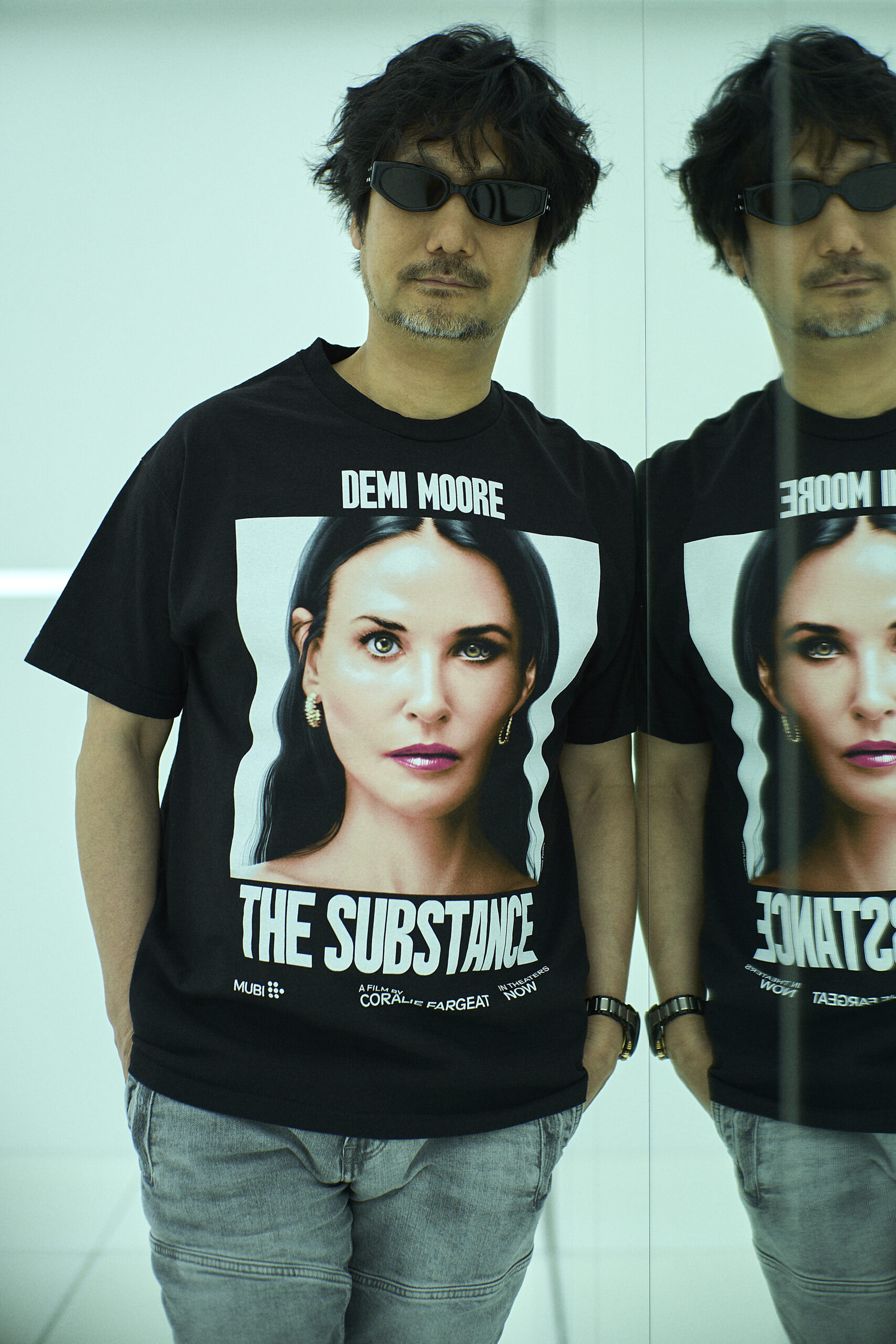 デミ・ムーアからのコメントも!『サブスタンス』本編冒頭映像解禁 小島秀夫がモデルとして登場「GEEKS RULE」とコラボ決定