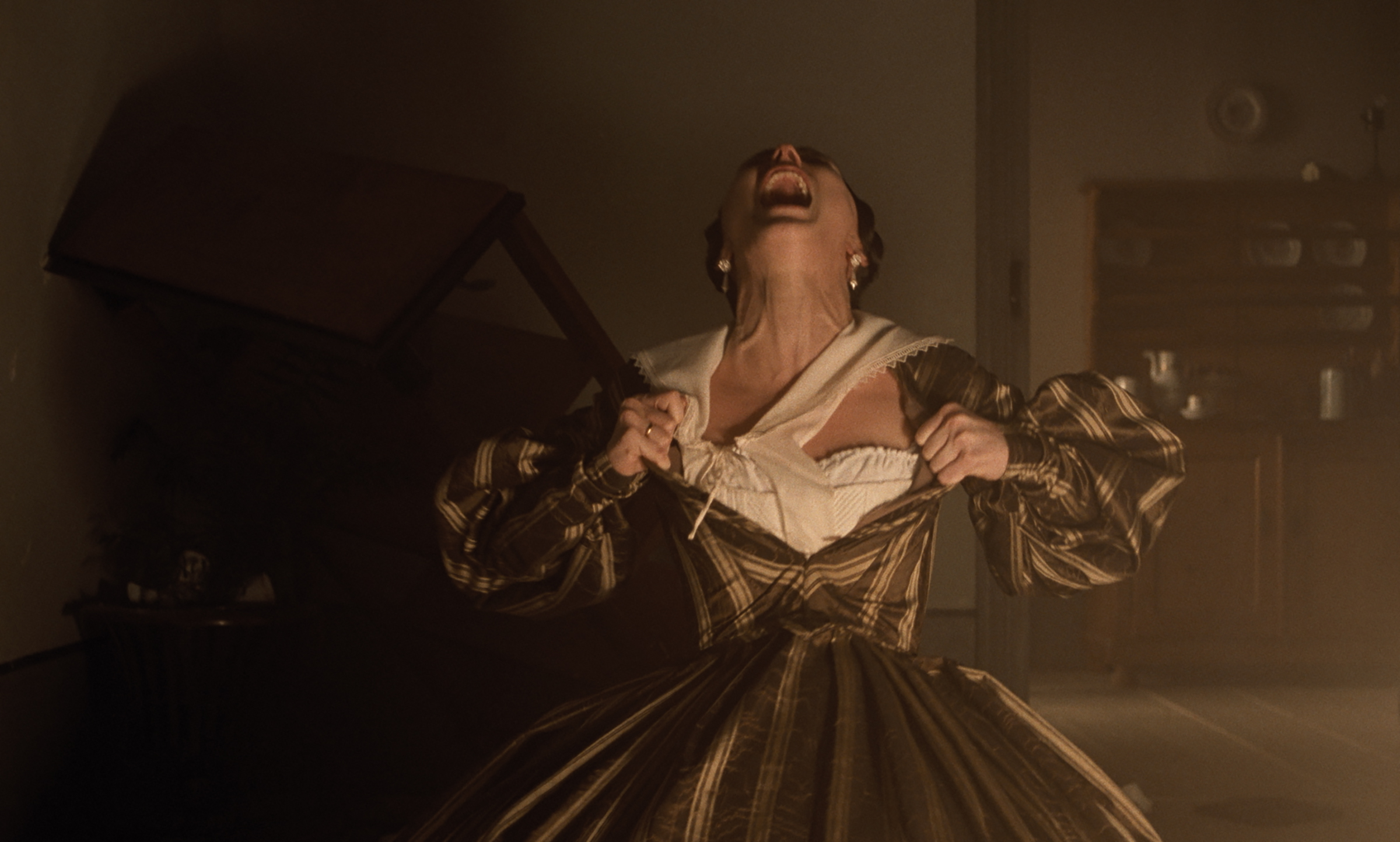 リリー=ローズ・デップが体当たりの怪演!『ノスフェラトゥ』日本舞踏に着想を得た憑依シーンの本編映像解禁