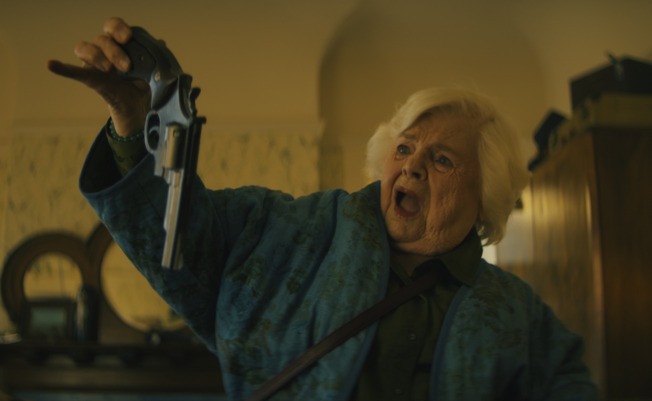 トム・クルーズも全面協力!?『テルマがゆく! 93歳のやさしいリベンジ』「ミッション:インポッシブル」風の“極秘作戦”を捉えた本編映像解禁