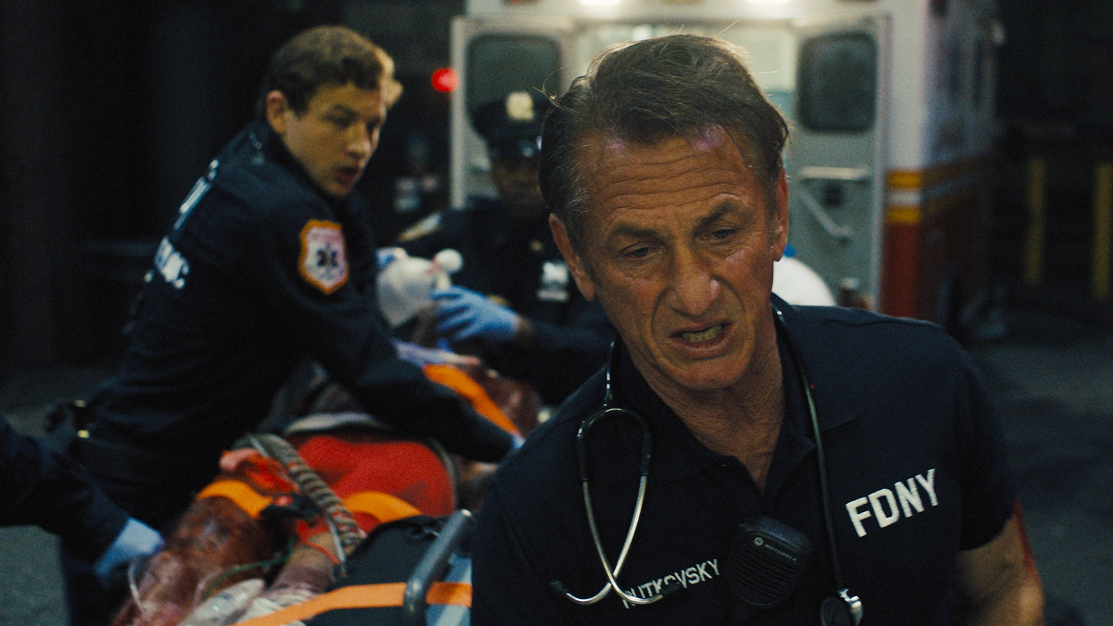 過酷な現場を生きる救急隊員のリアル『アスファルト・シティ』W主演のショーン・ペン&タイ・シェリダンの出会いを収めた冒頭映像解禁