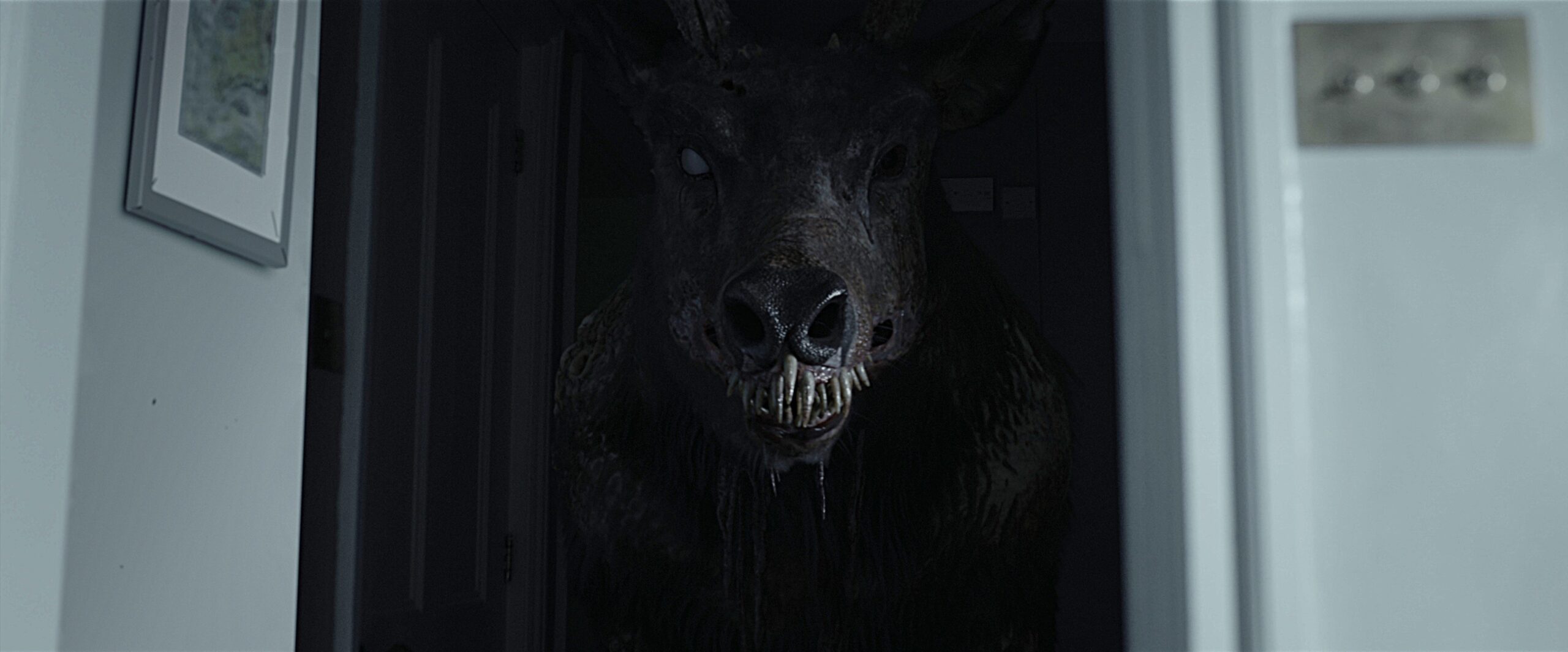 あの“バンビ”が復讐“ゾンビ”となって大暴れ!?　不朽の名作アニメーションの“激変”実写版『子鹿のゾンビ』8月公開決定＆特報映像解禁