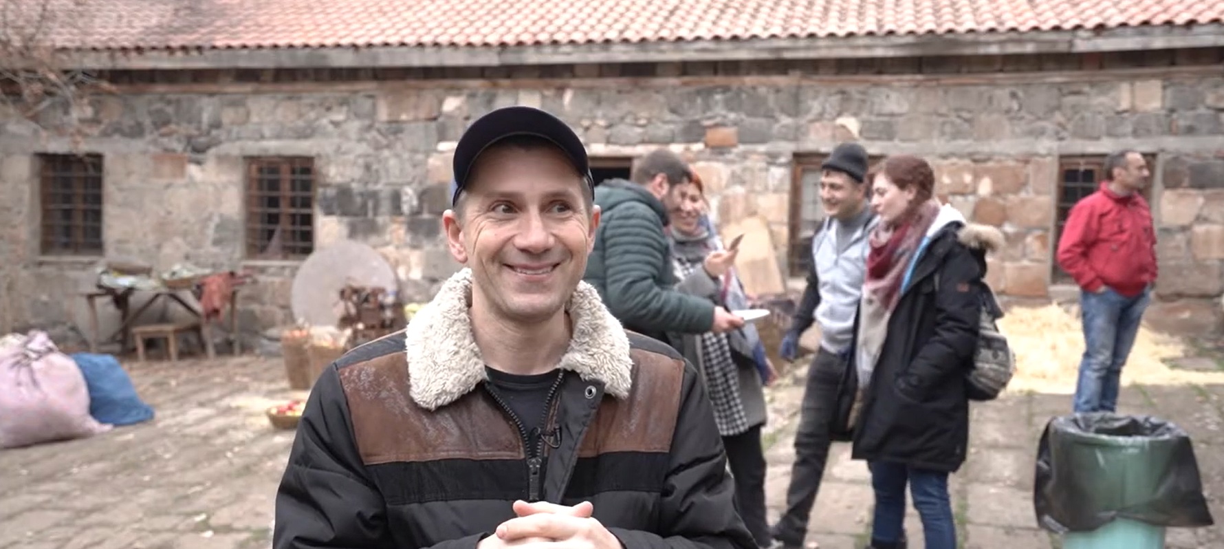 「人間の奥深さを描いた」監督・主演マイケル・グールジャンの素顔が垣間見える『アメリカッチ コウノトリと幸せな食卓』メイキング映像解禁