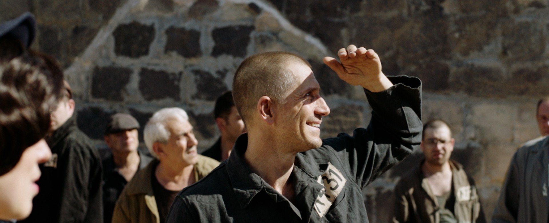 「私はシベリア送りを命じたはずだ!」『アメリカッチ コウノトリと幸せな食卓』無実の罪で投獄された主人公の運命を揺るがす本編映像解禁