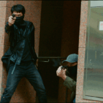 80年代香港映画の“無許可ゲリラ撮影”をオマージュ!『スタントマン 武替道』街中での強盗シーン本編映像解禁